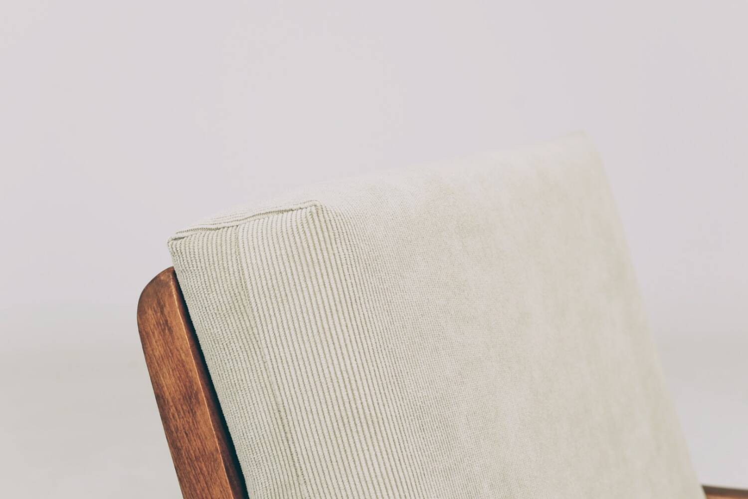 Fauteuil vintage olive vert velours côtelé 1960