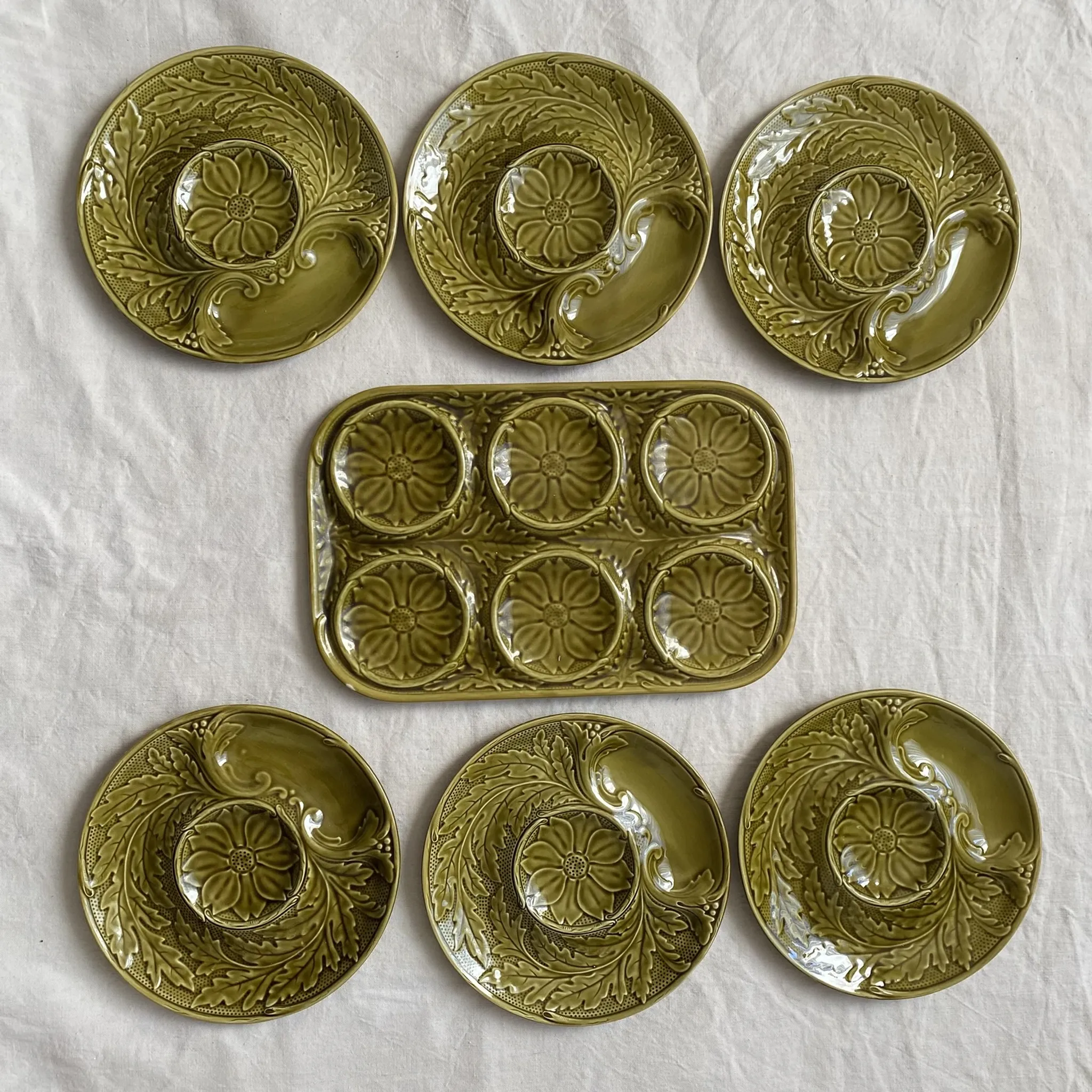 Artichoke service in Gien slipware
