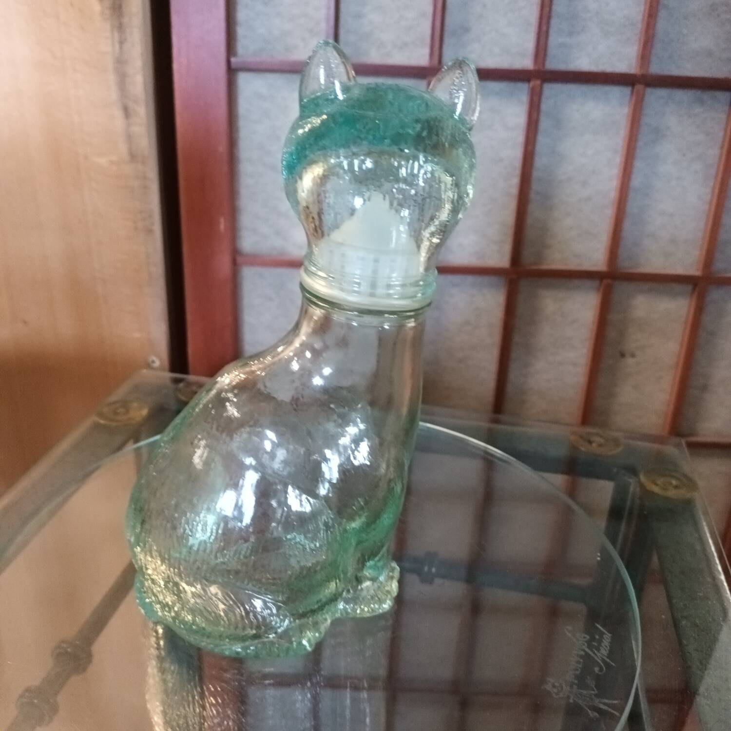 Cat-shaped glass bottle