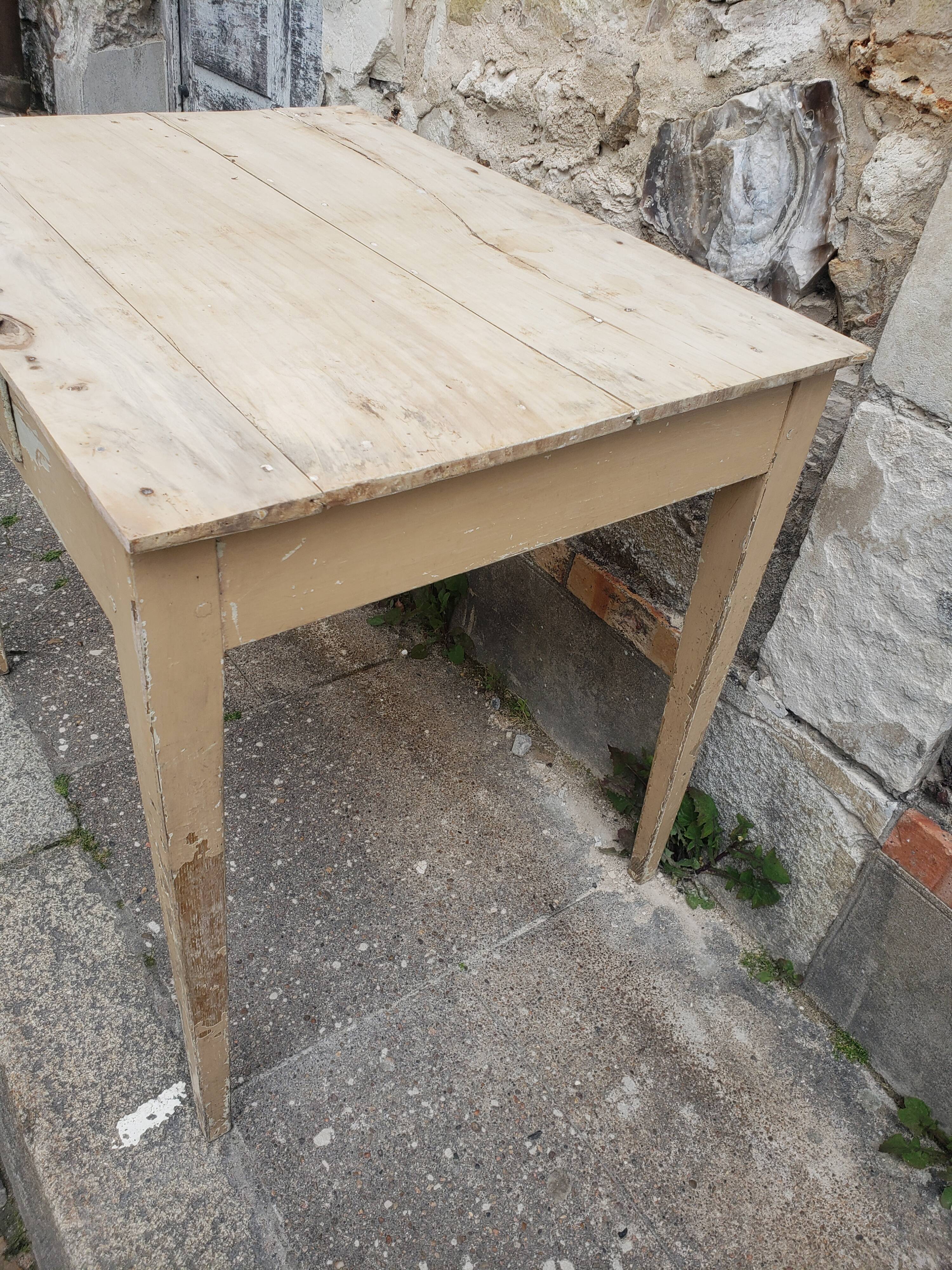 Table de ferme à tiroir