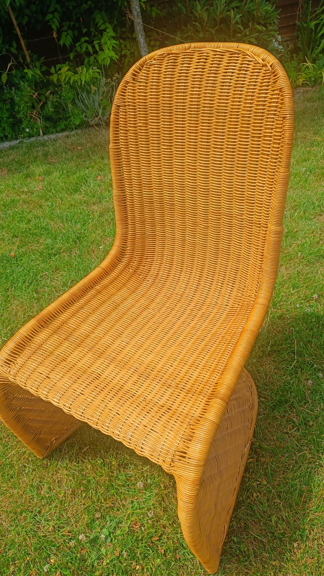 chaise en rotin style Verner Panton