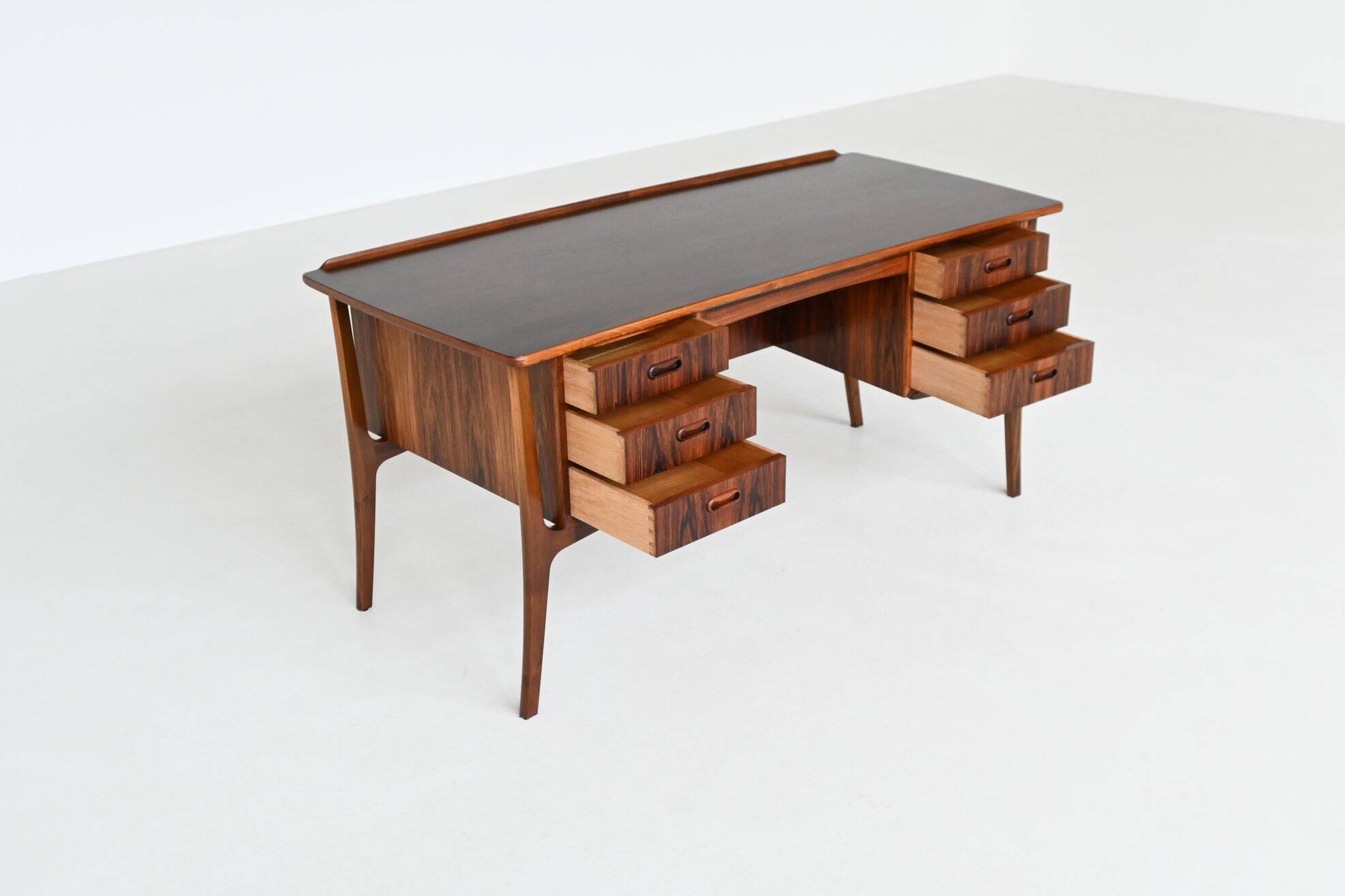 Svend Aage Madsen writing desk in rosewood H.P. Hansen Denmark 1960