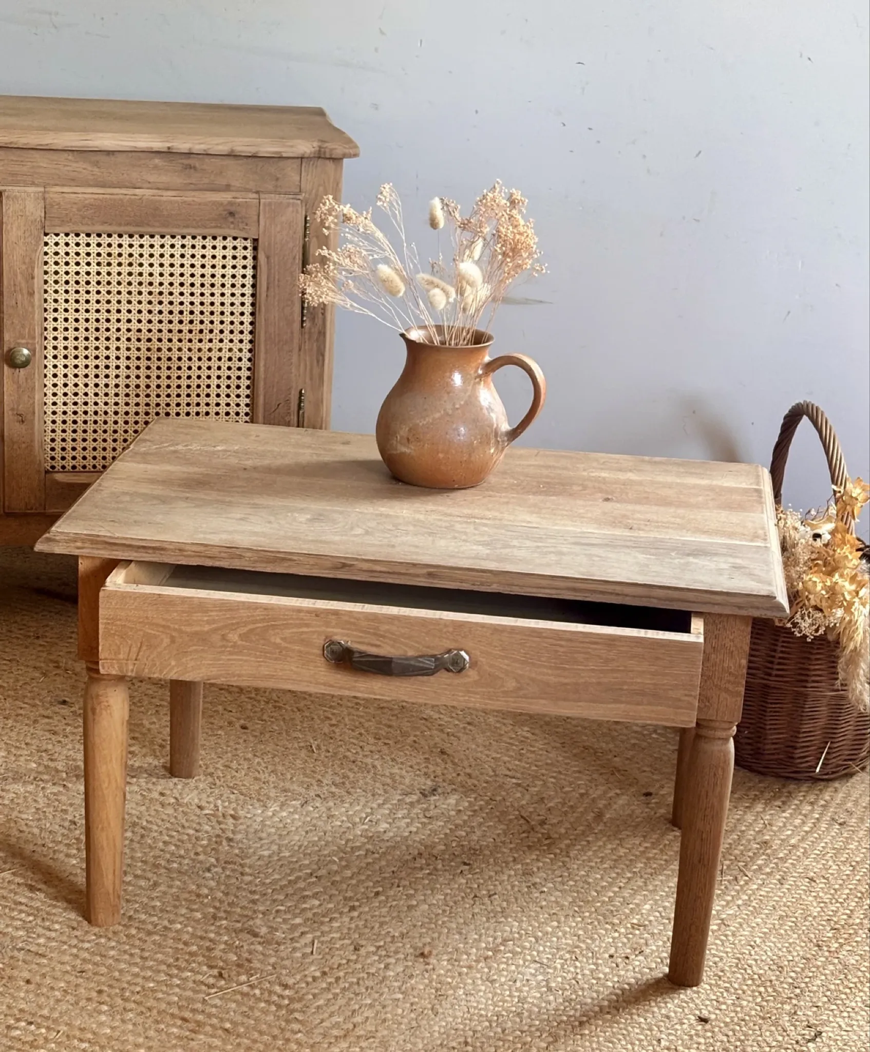 Old farmhouse coffee table in raw solid oak - 1 large drawer