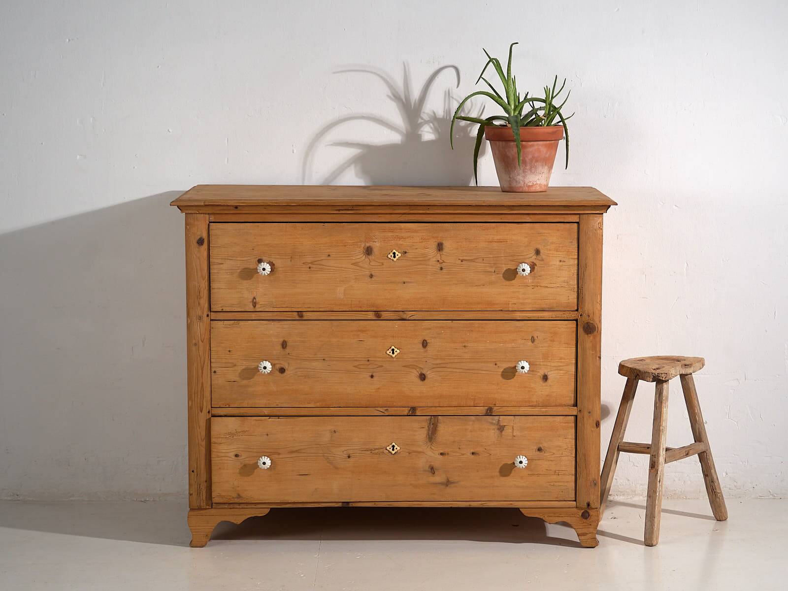Antique Provençal chest of drawers (c.1920)