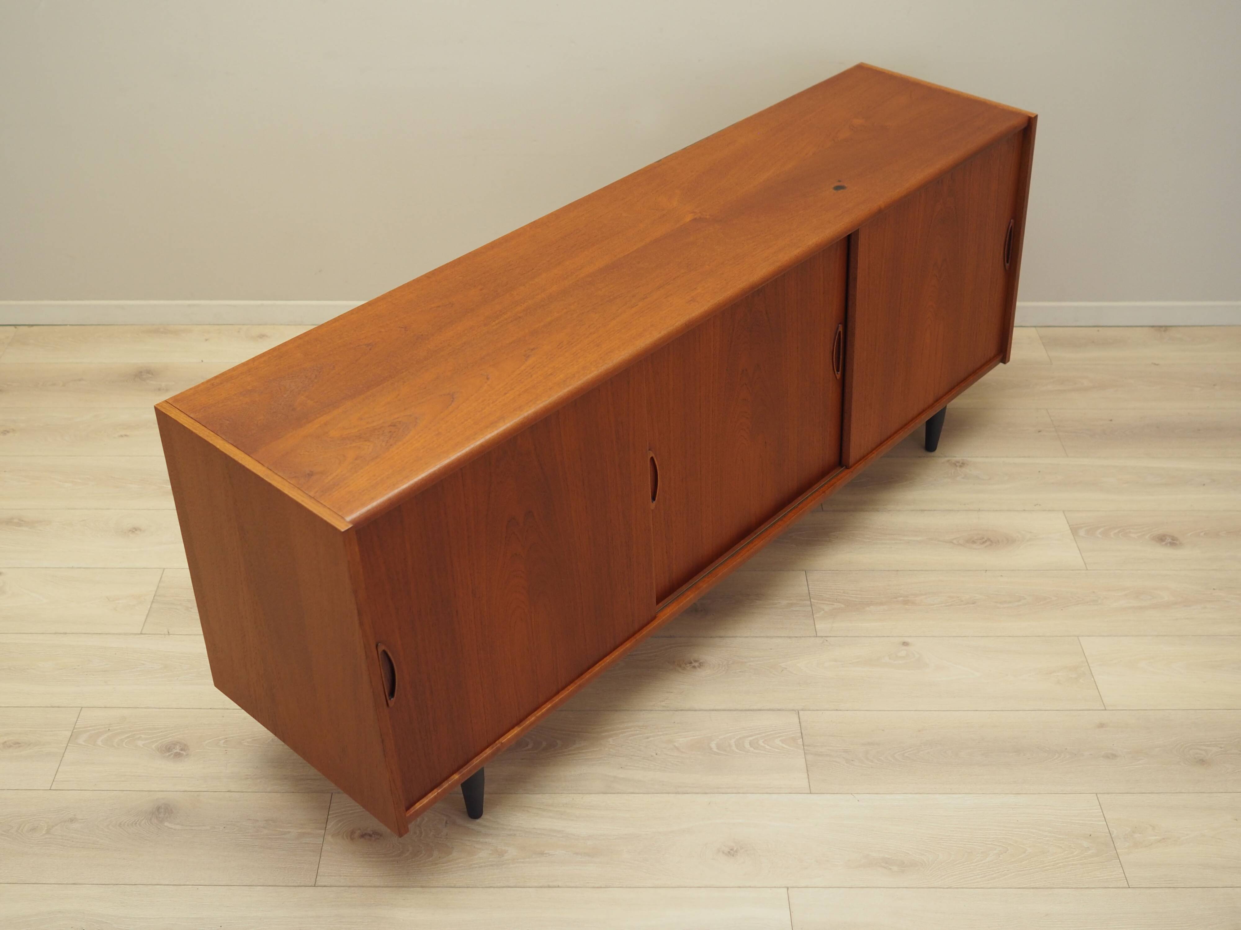 Buffet en teck, design danois, années 1970, production : Danemark