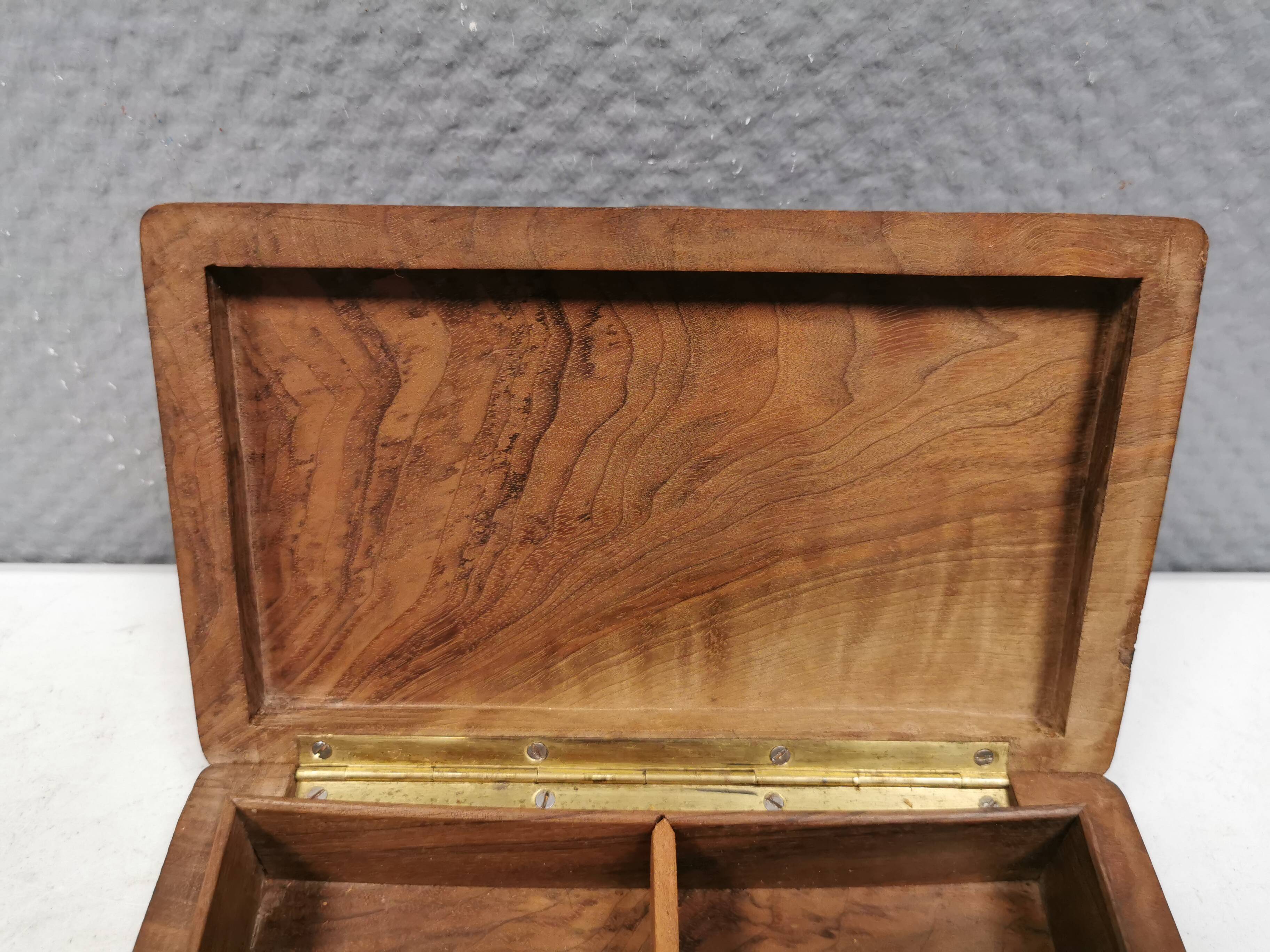 Wooden trinket box for storing jewellery, cigarettes or similar items.
