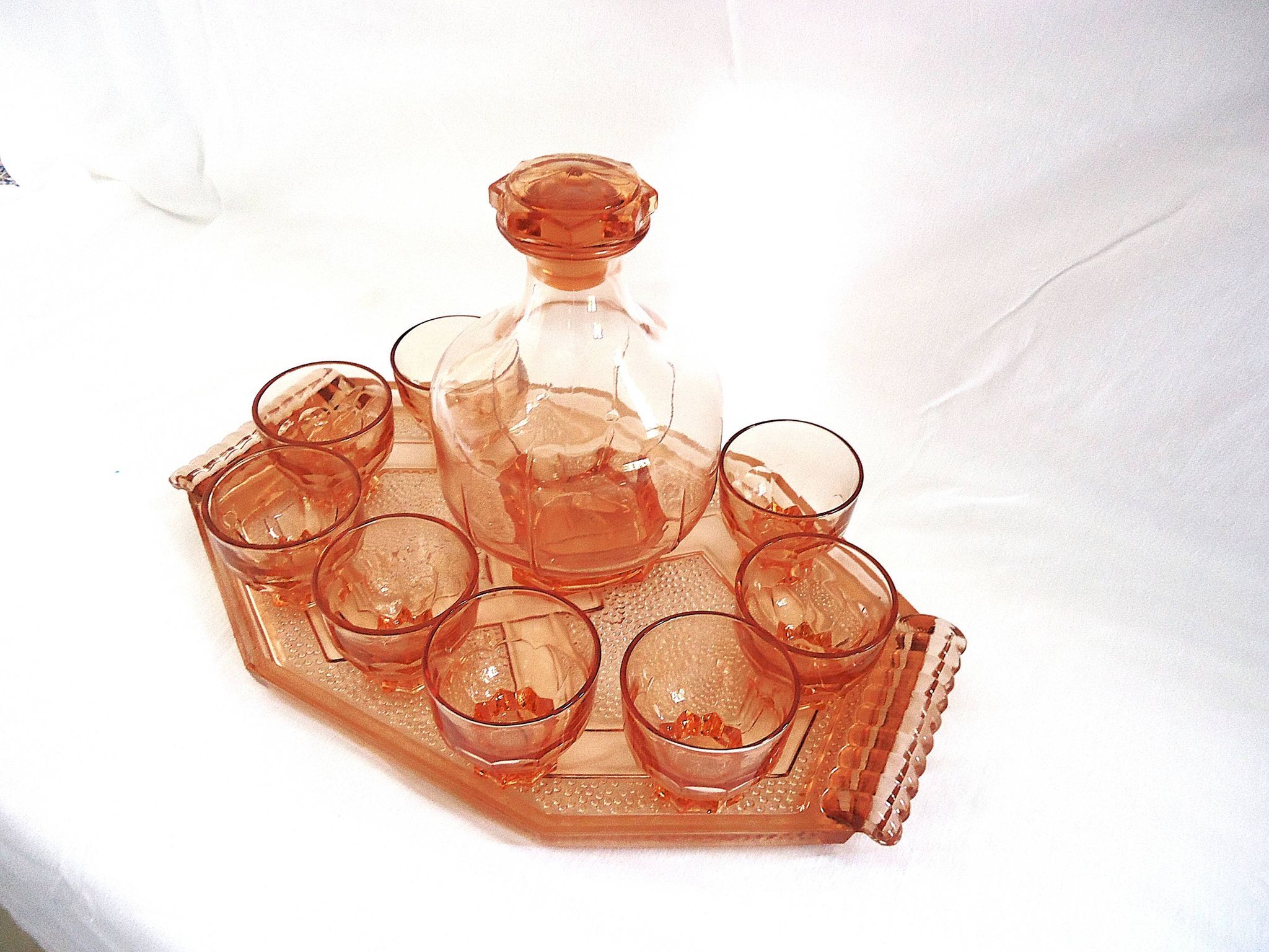 Vintage service in pink salmon glass – Carafe, 8 glasses, and Art Deco tray.