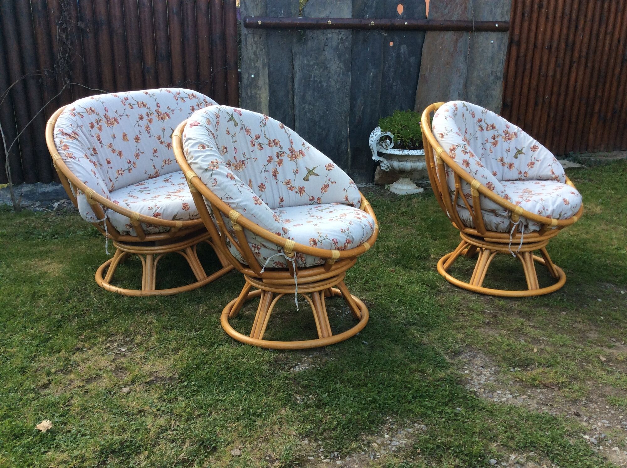 Vintage rattan lounge 1 bench and 2 swivel armchairs in perfect condition.