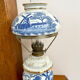Lampe à pétrole en porcelaine de delphe