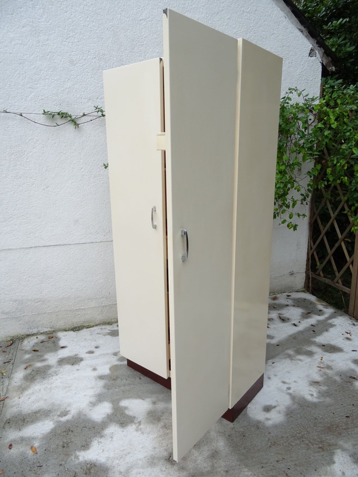 Manufrance metal cabinet