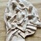Bas-relief en plâtre