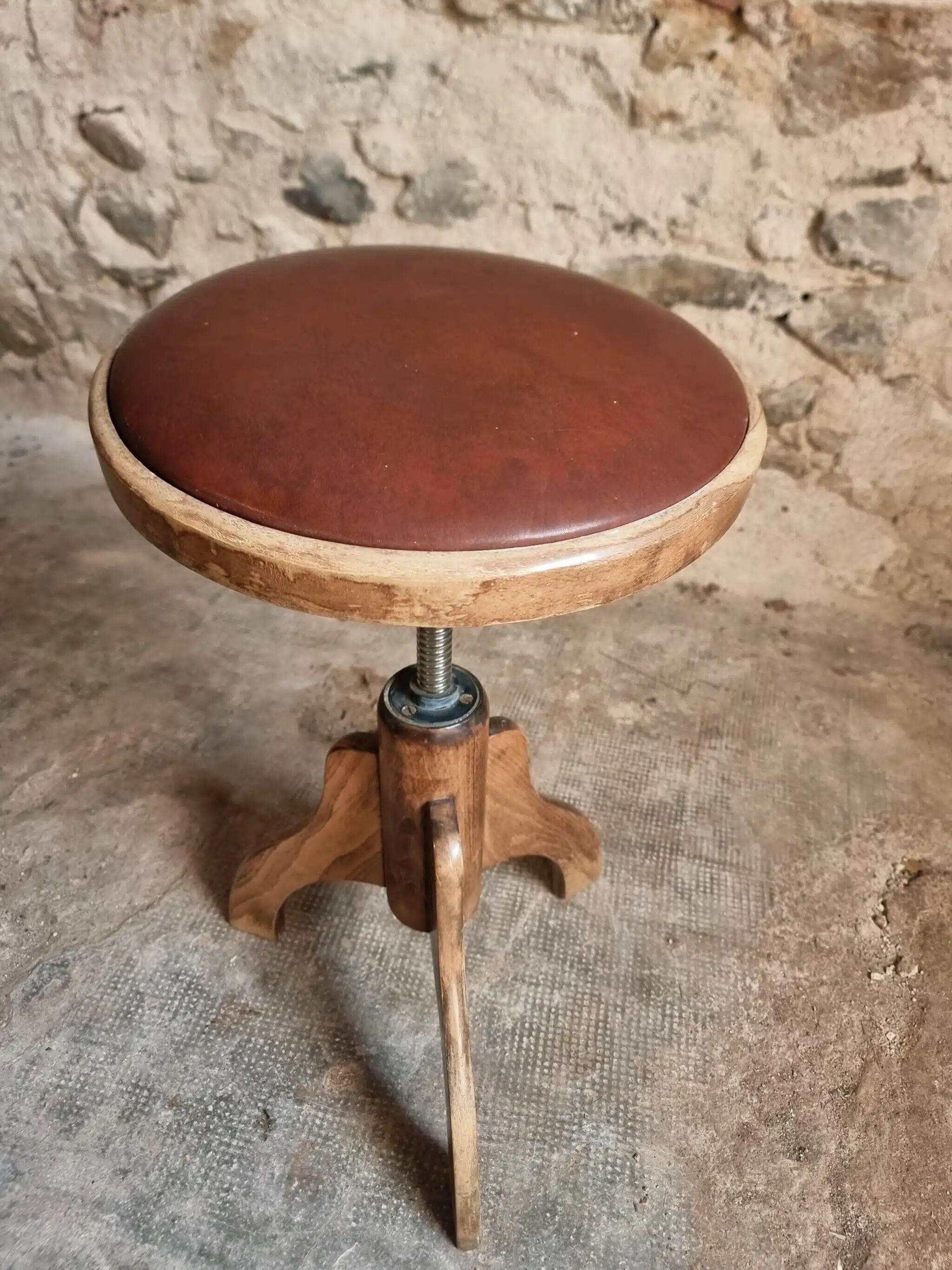 Tabouret français vintage en bois réglable, assise en skaï, années 1960