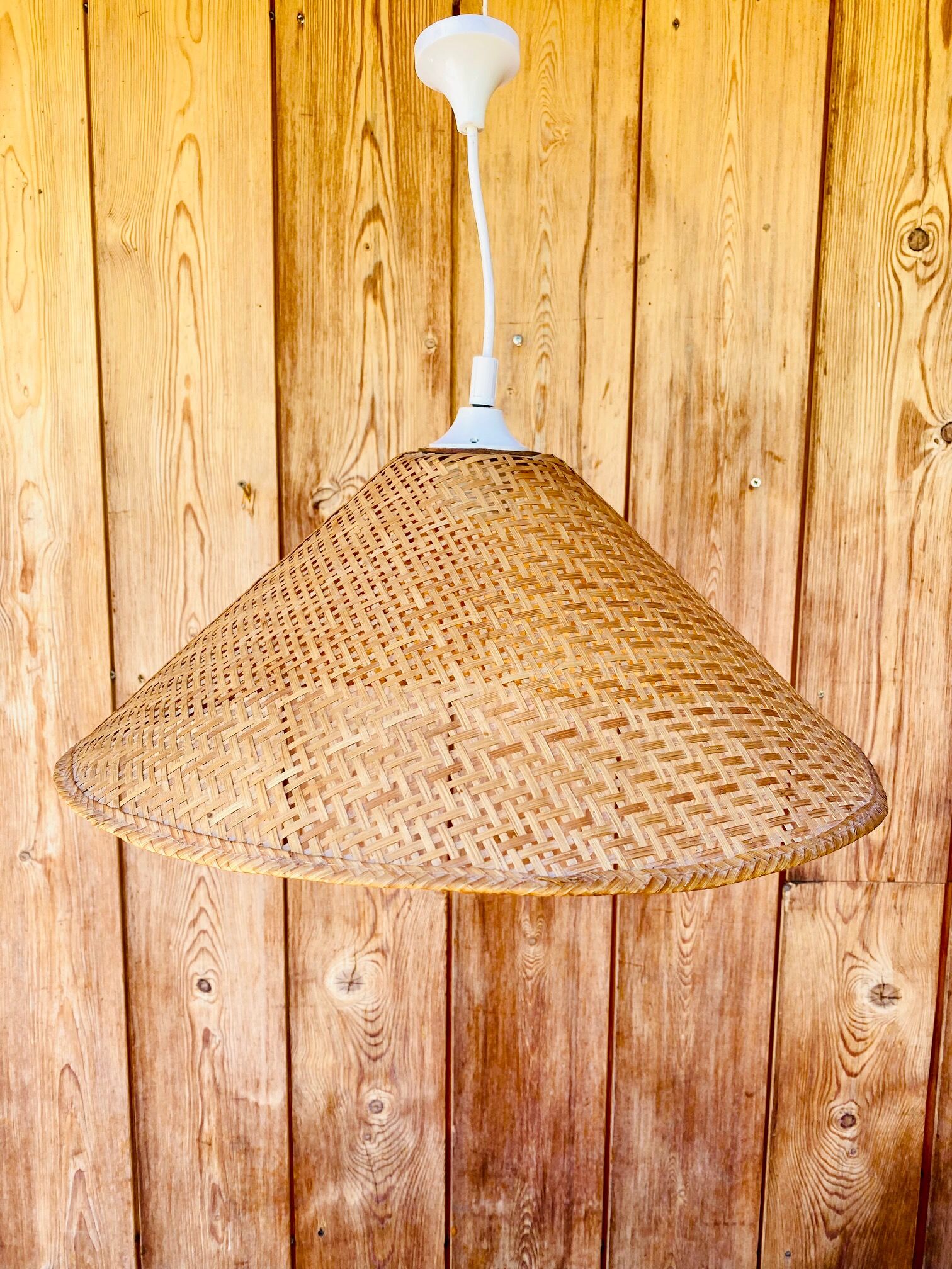 Suspension in rattan canage vintage years 70.