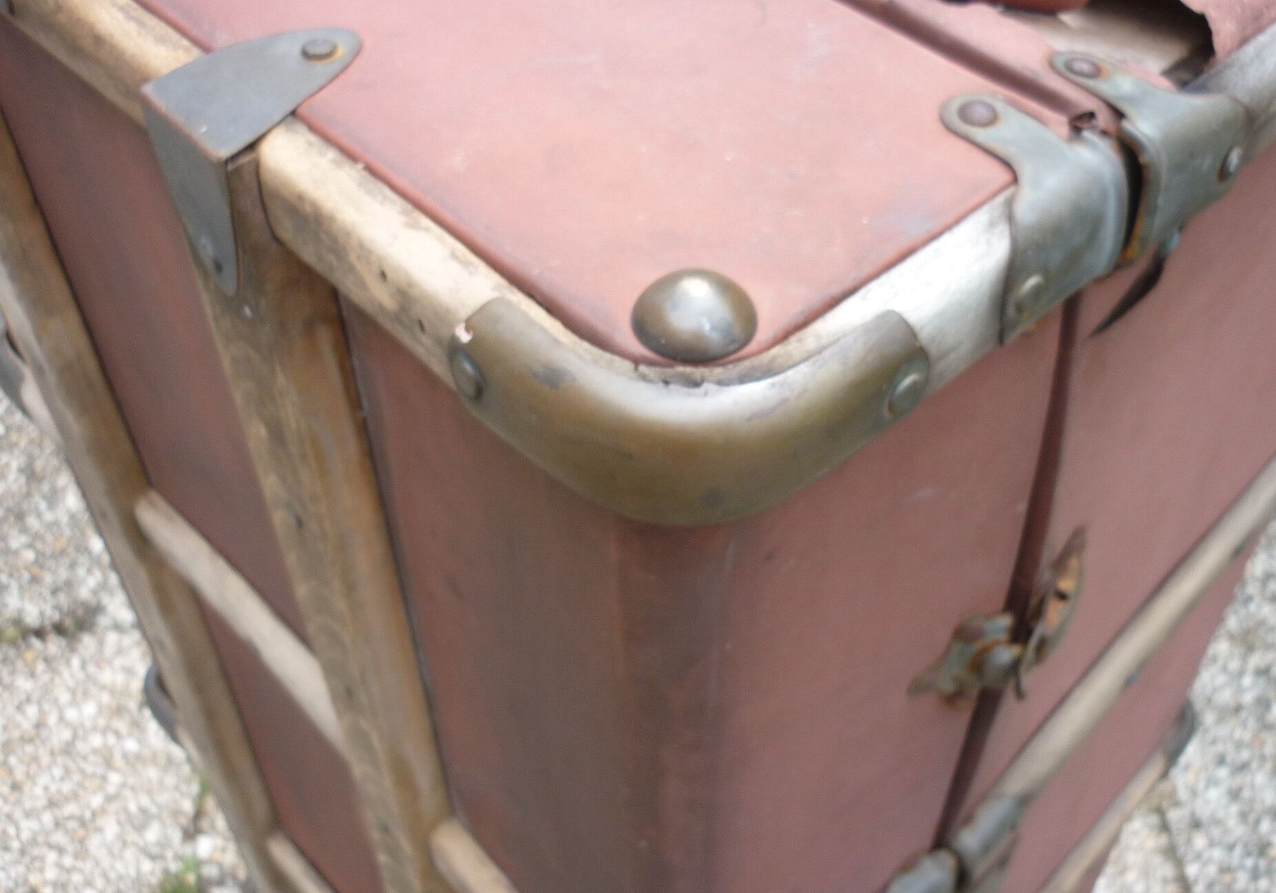 Malle coffre cintrée courrier ancienne