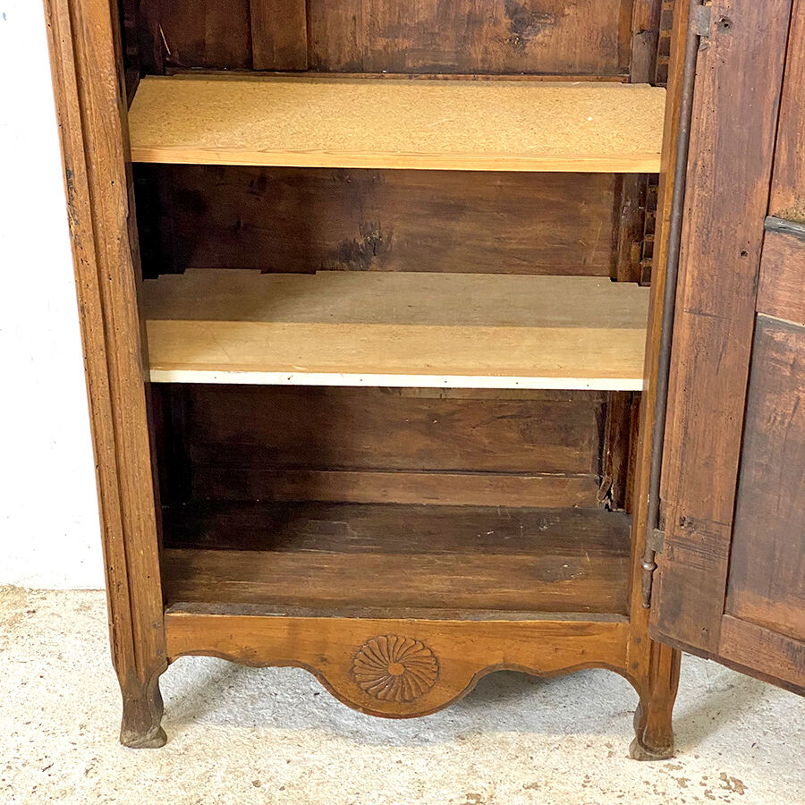 Bonnetière XIXth century solid walnut