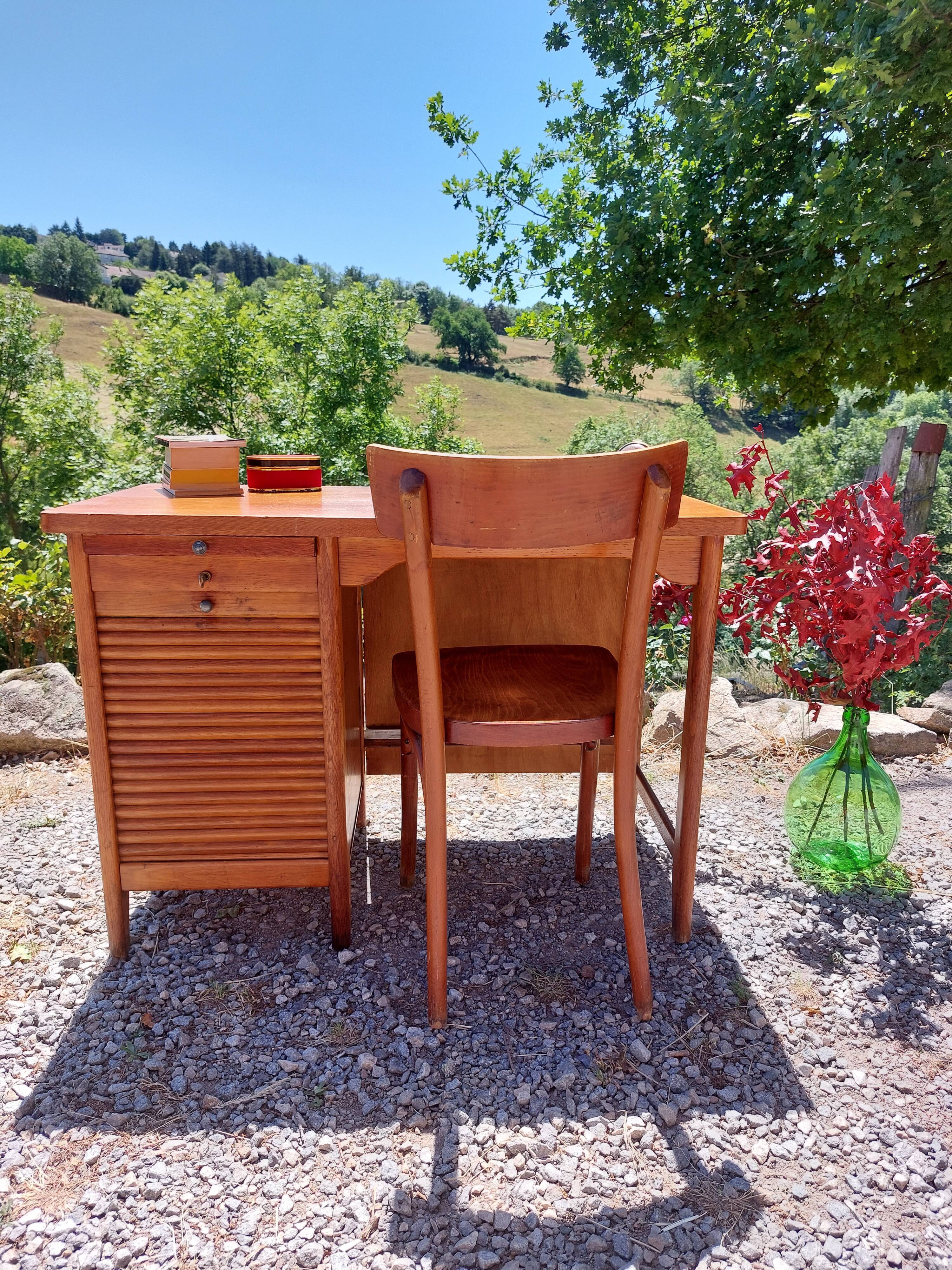 Desk with curtain binder