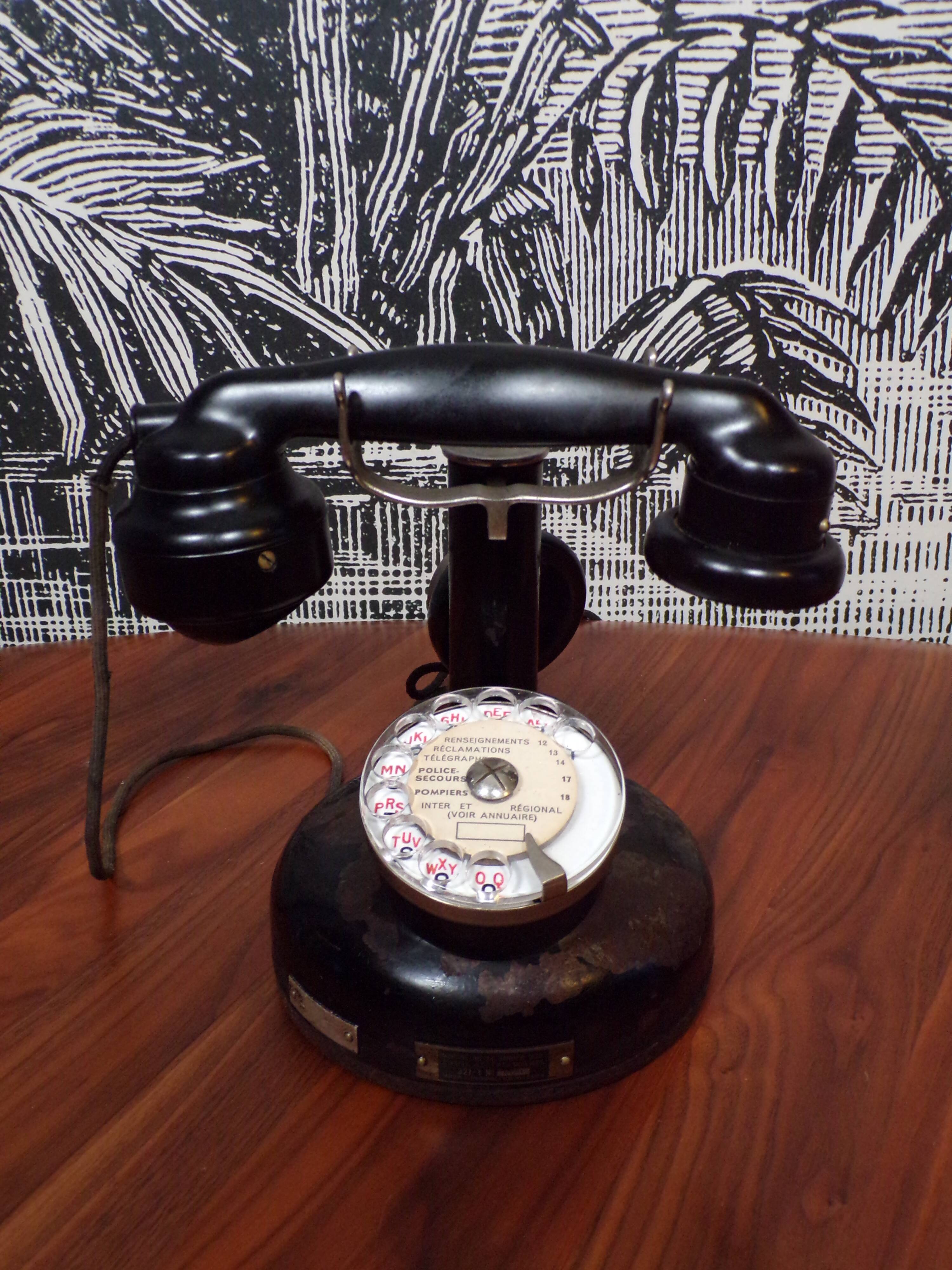 1930 column telephone