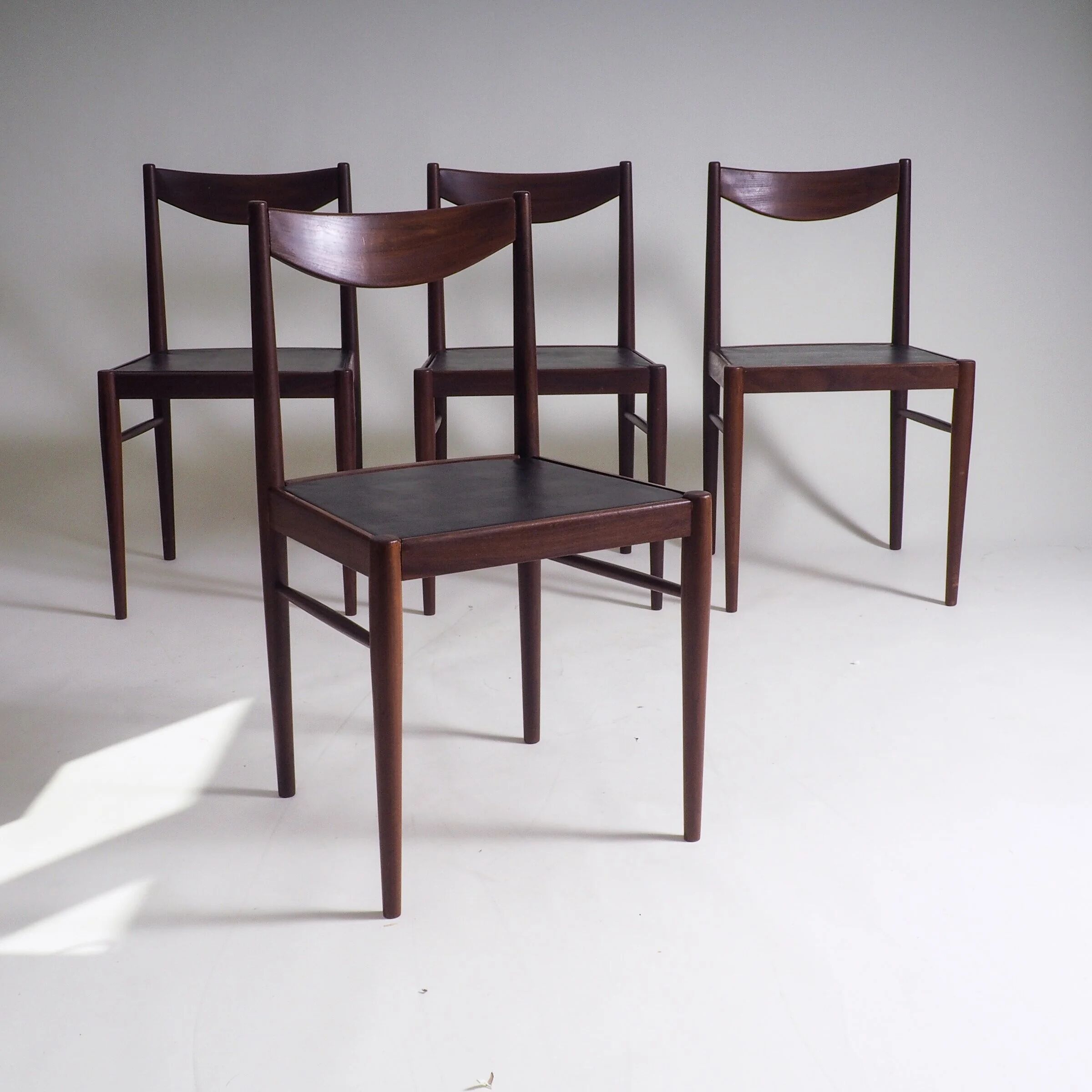 Set of 4 mid-century dining chairs