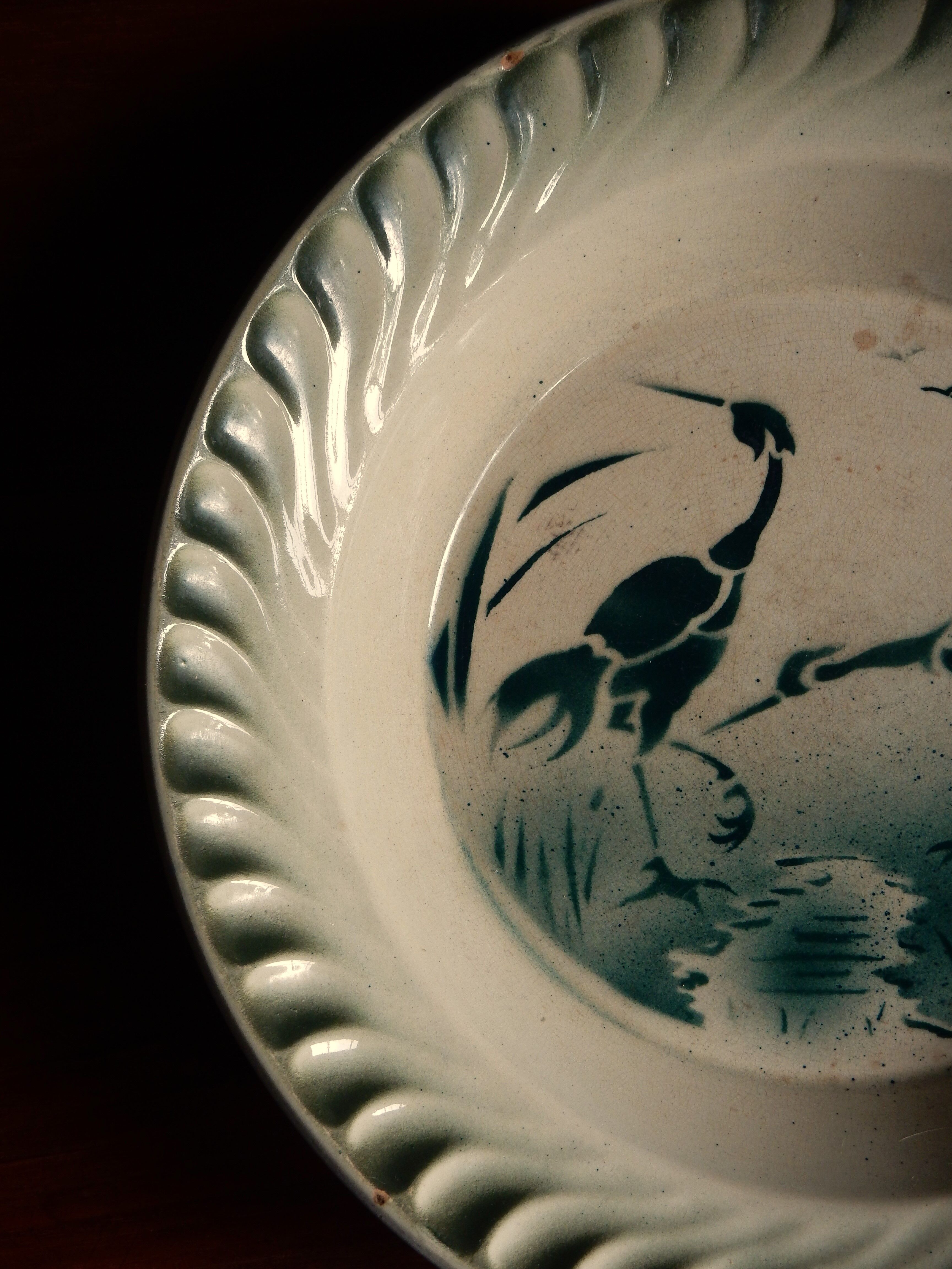 Serving dish in earthenware from Labrut Frères 1900 / Motif hérons