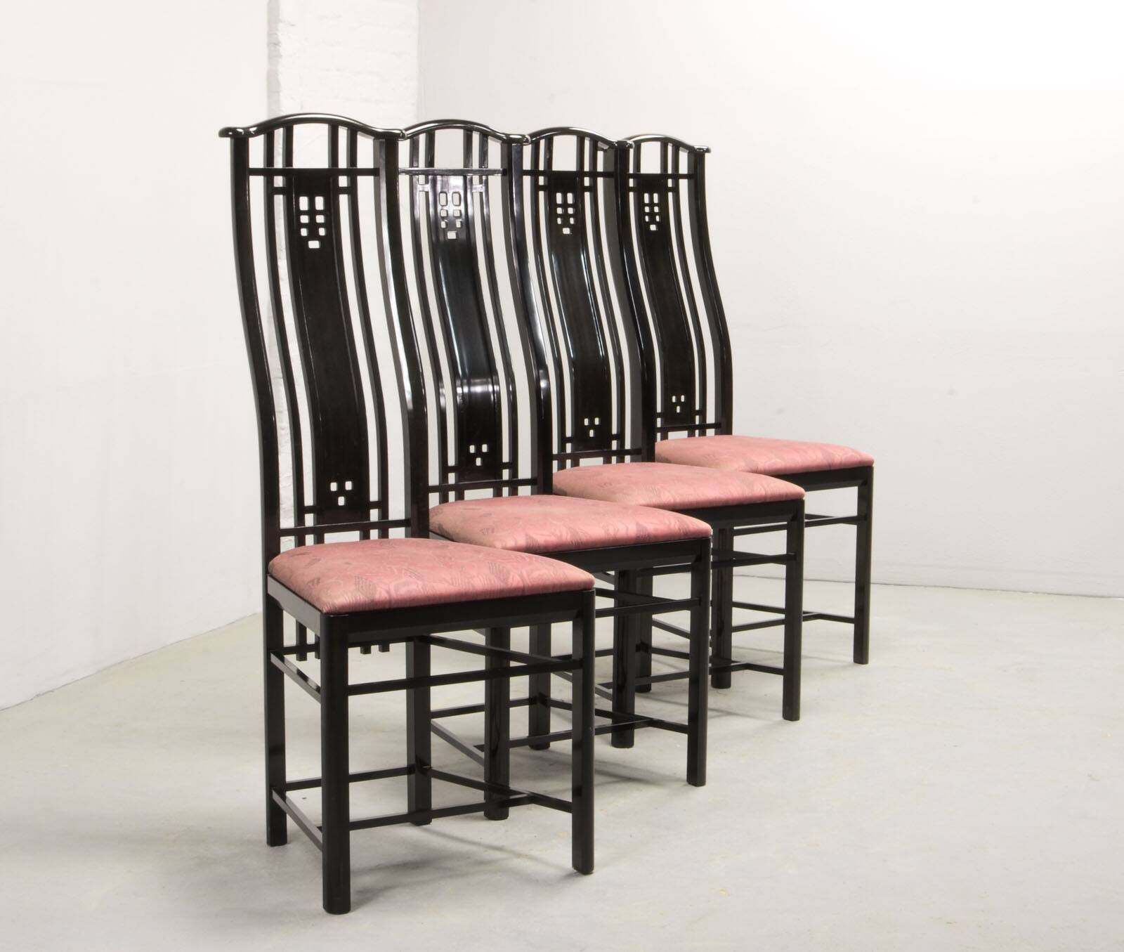 Giorgetti Italian Design High Back Dining Chairs with Pink Upholstery 1980s