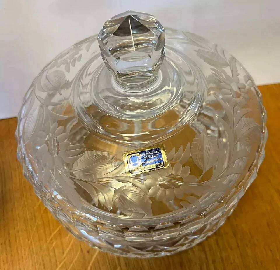 Chiseled crystal candy box