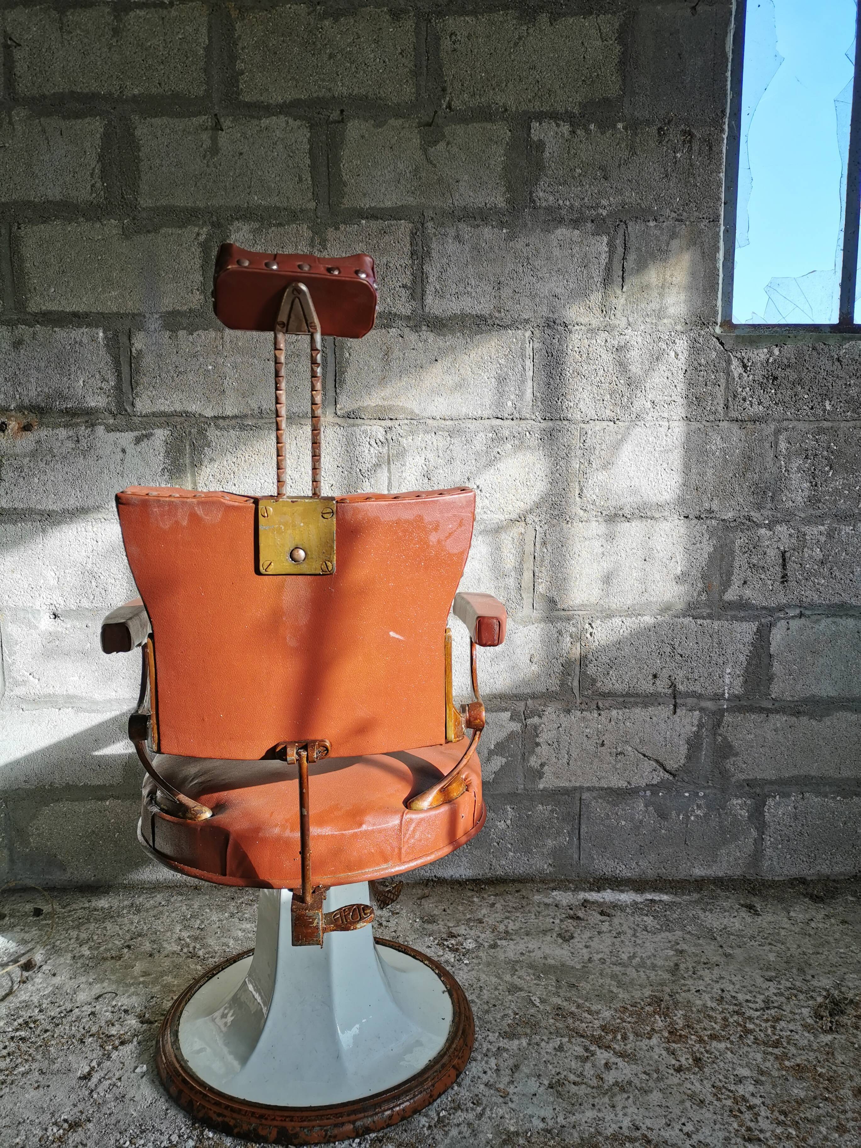Barber's armchair