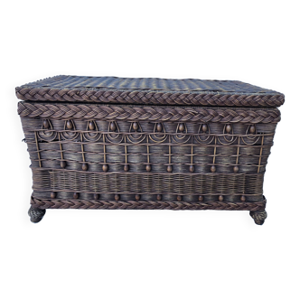 Rattan trunk with vintage wooden beads