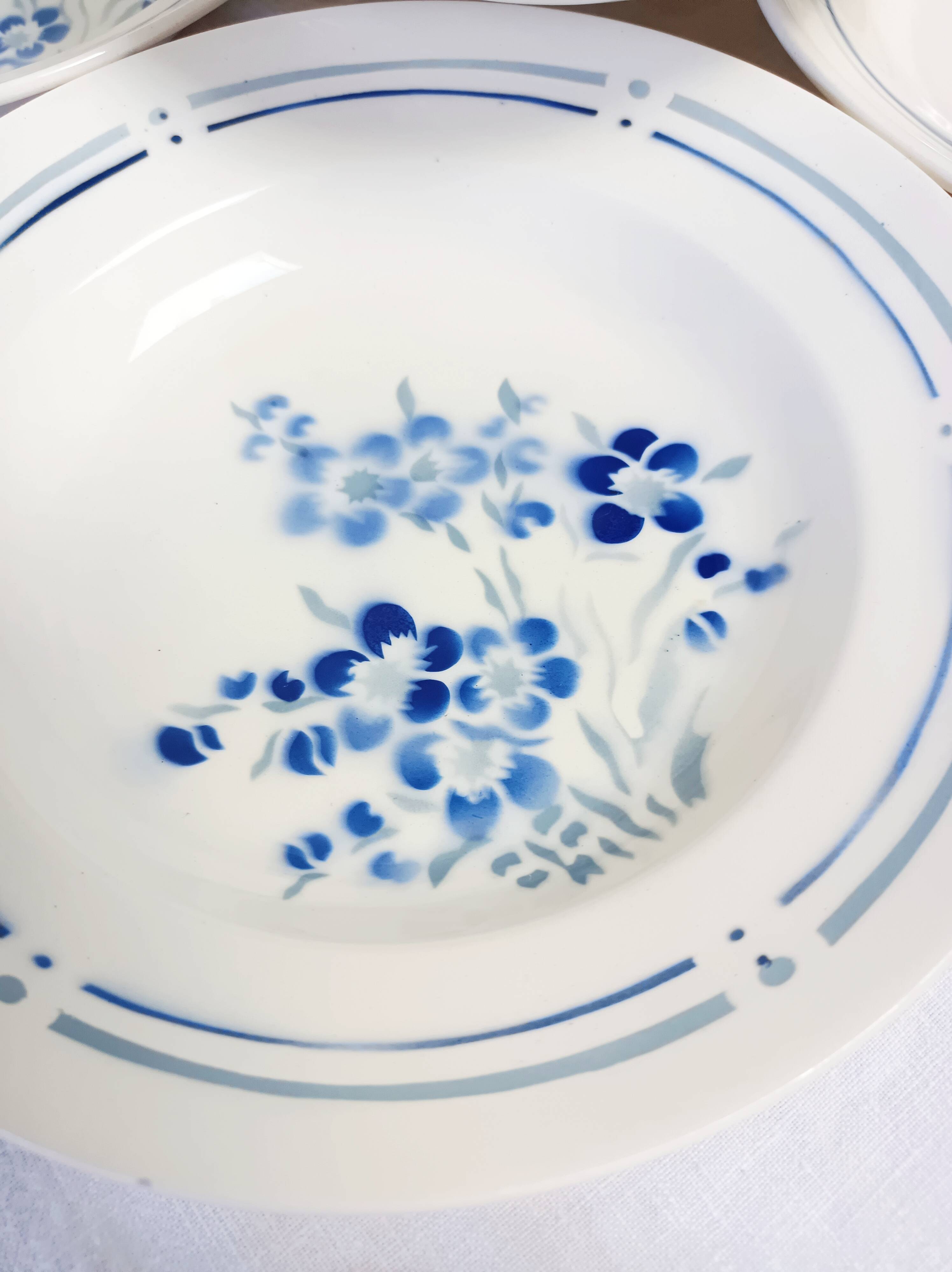 Set of 5 Longchamp plates