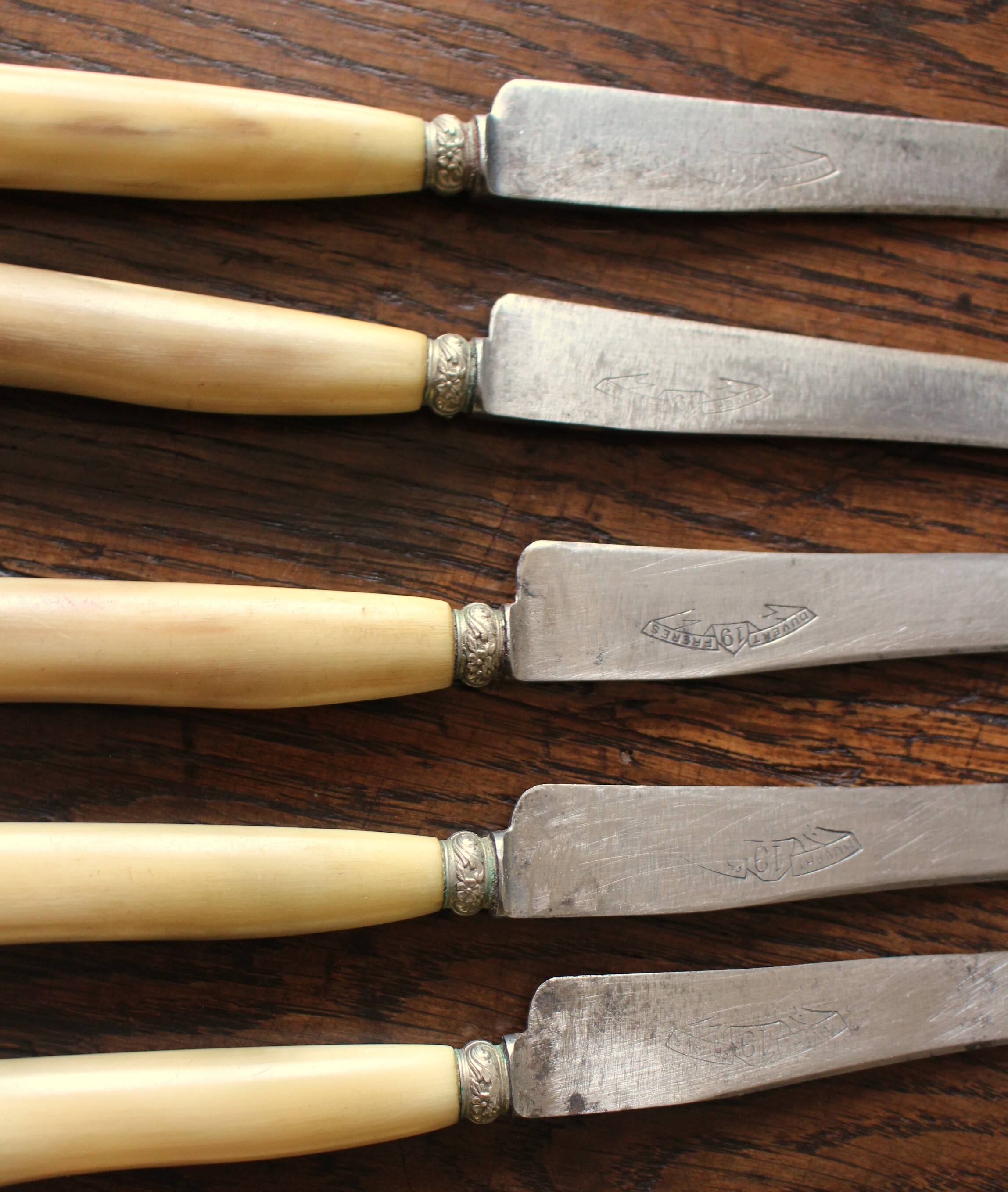 A set of 5 small Duvert Frères knives