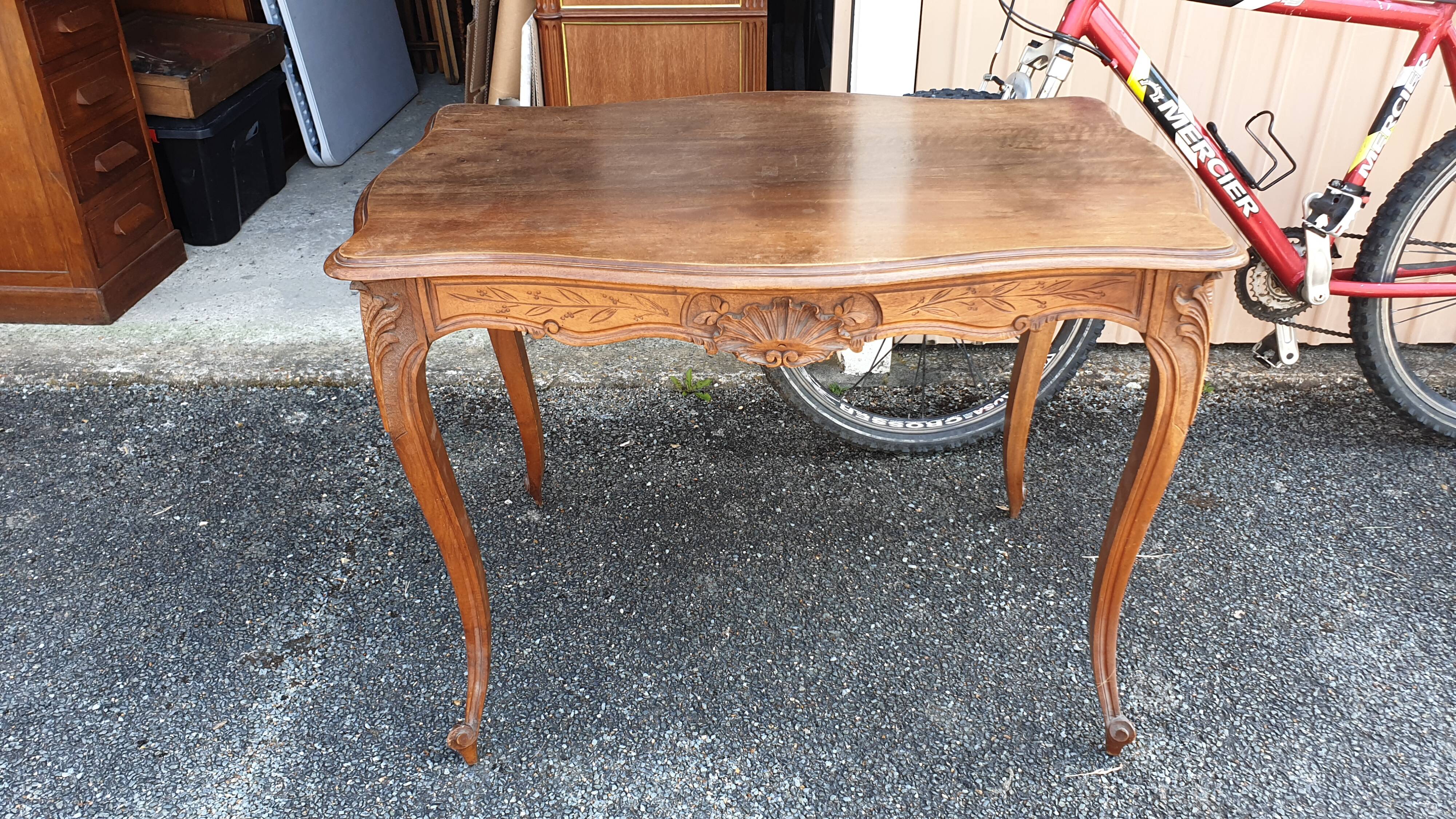 Middle table louis xv