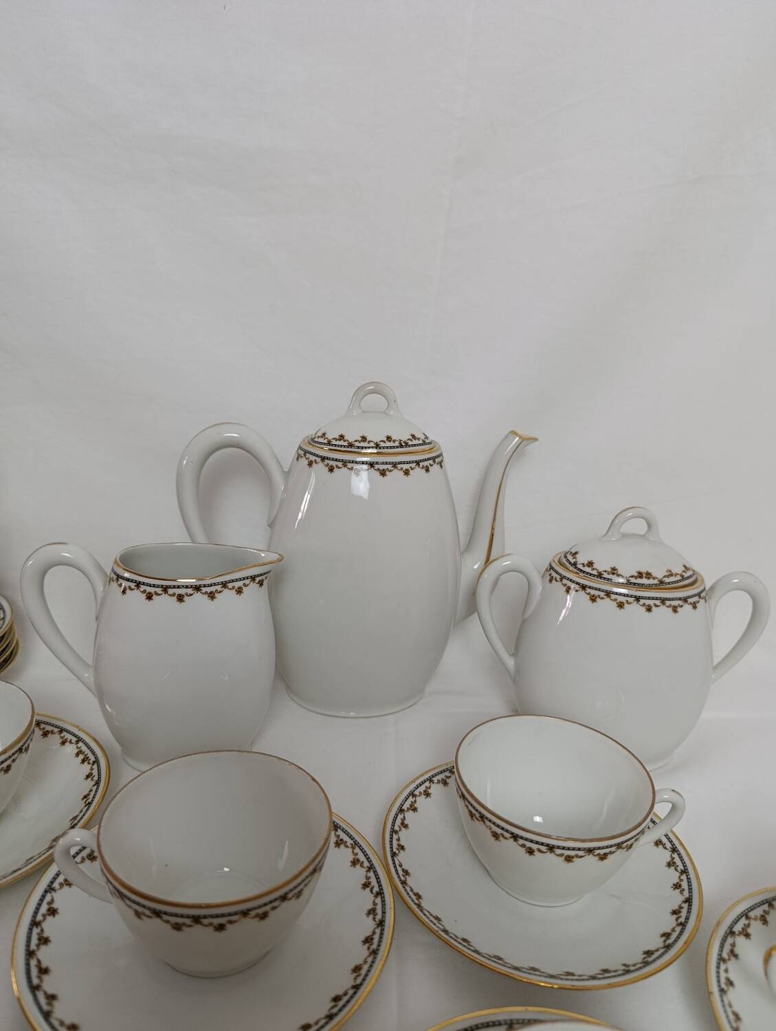 Coffee/tea service for 11 cups