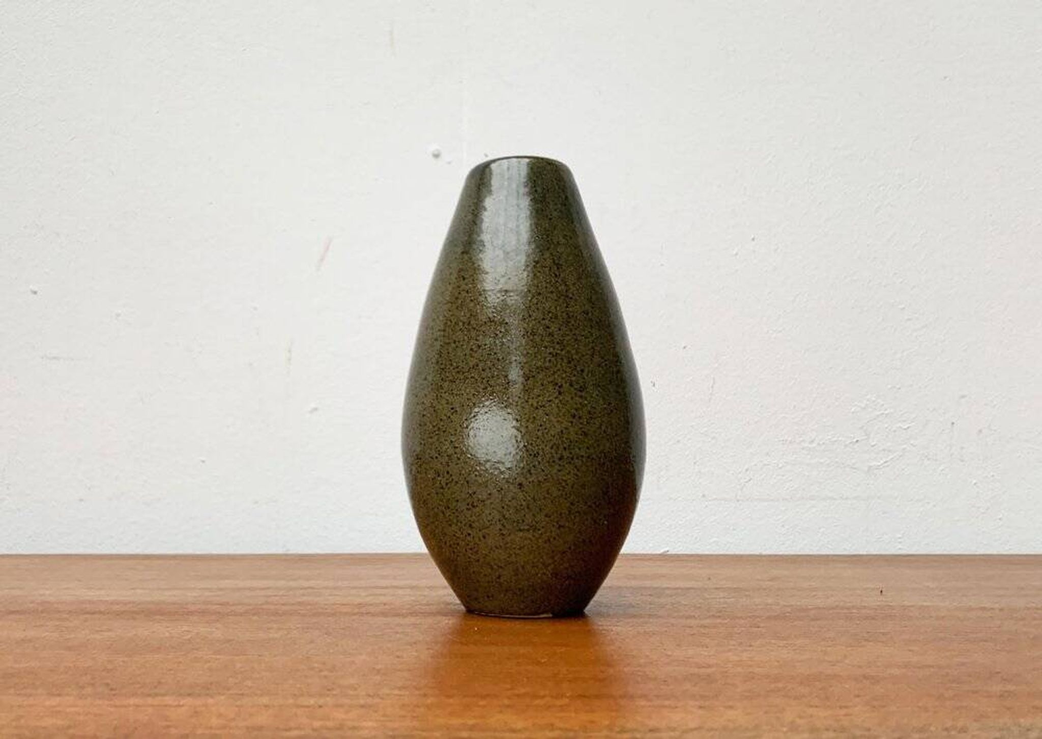 East German pottery vase from the mid-century GDR by VEB Coswig Keramik, 1960s.