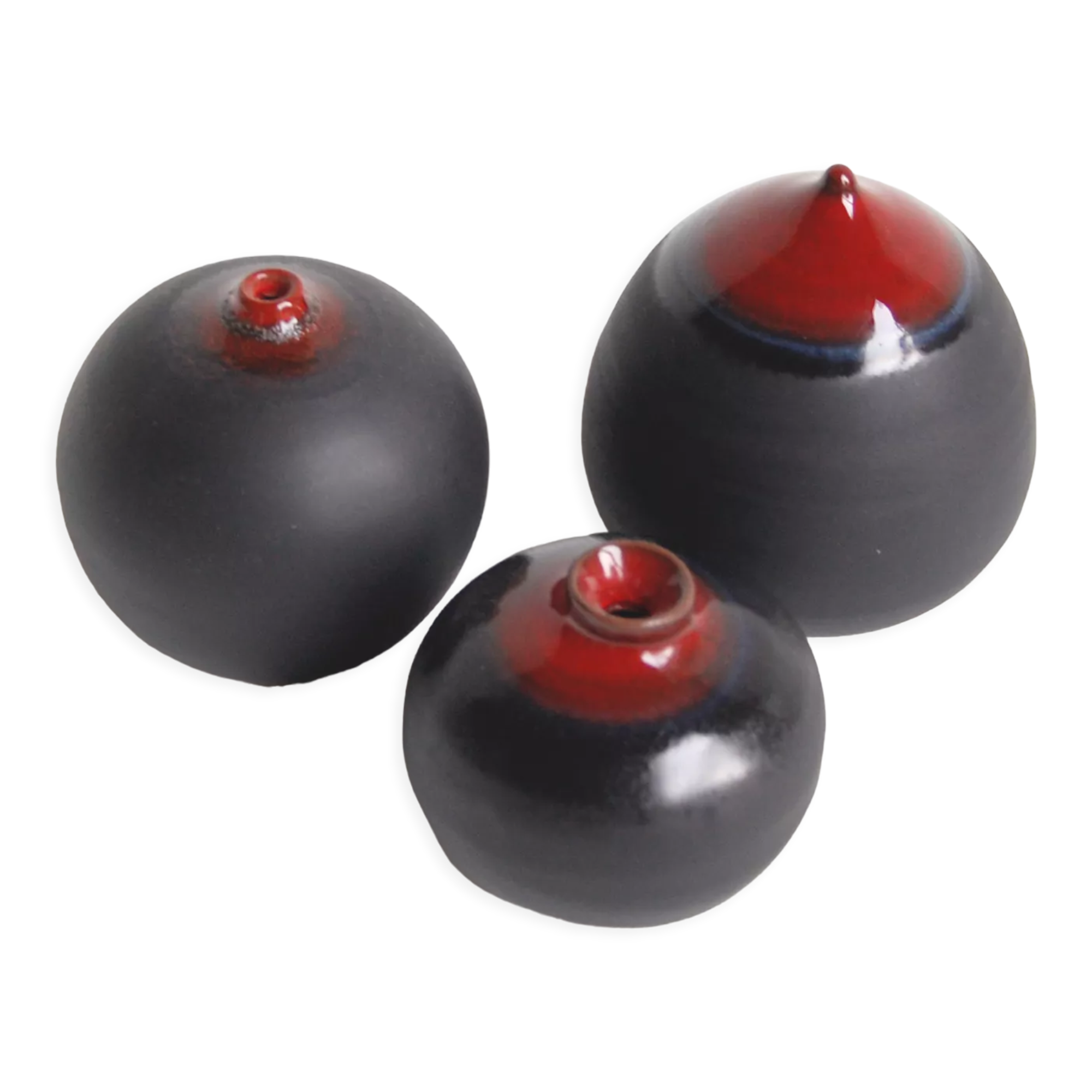 Trio de céramiques noires et rouge par Antonio Lampecco