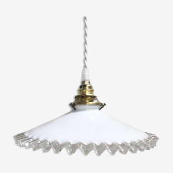 Suspension in white serrated opaline