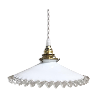 Suspension in white serrated opaline