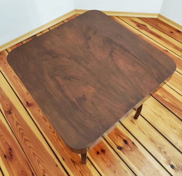 Table par J. Halabala pour UP Závody Tchécoslovaquie, années 1940