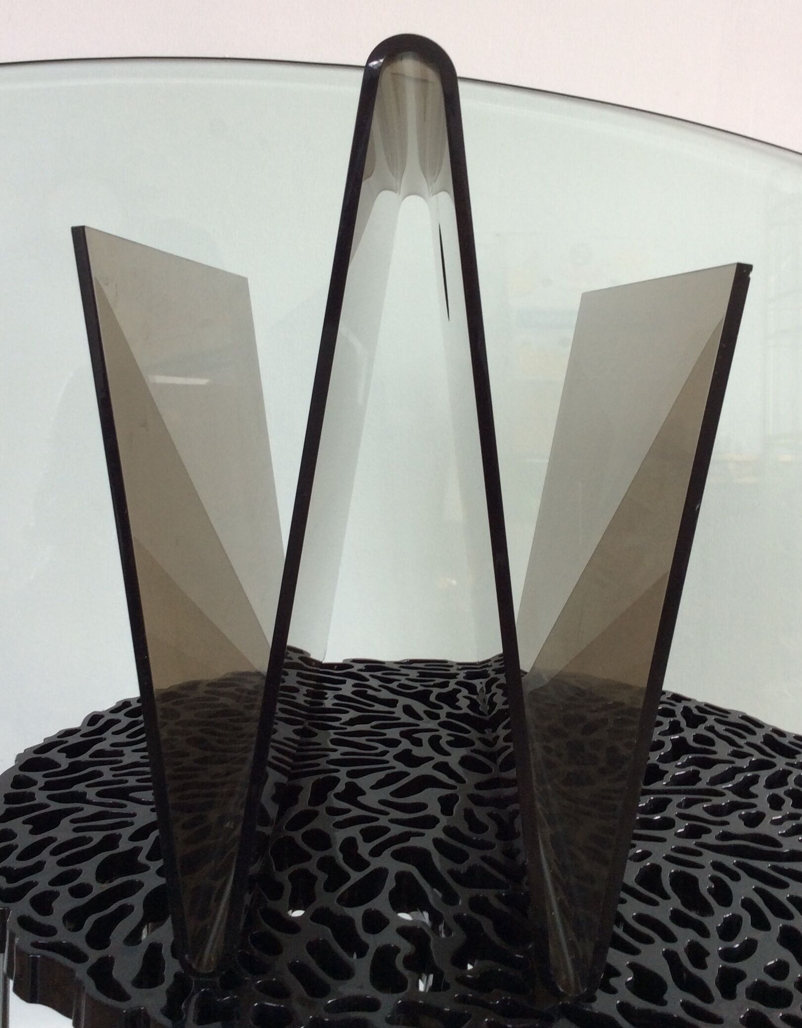 Review holder of the 70s in smoked plexiglass