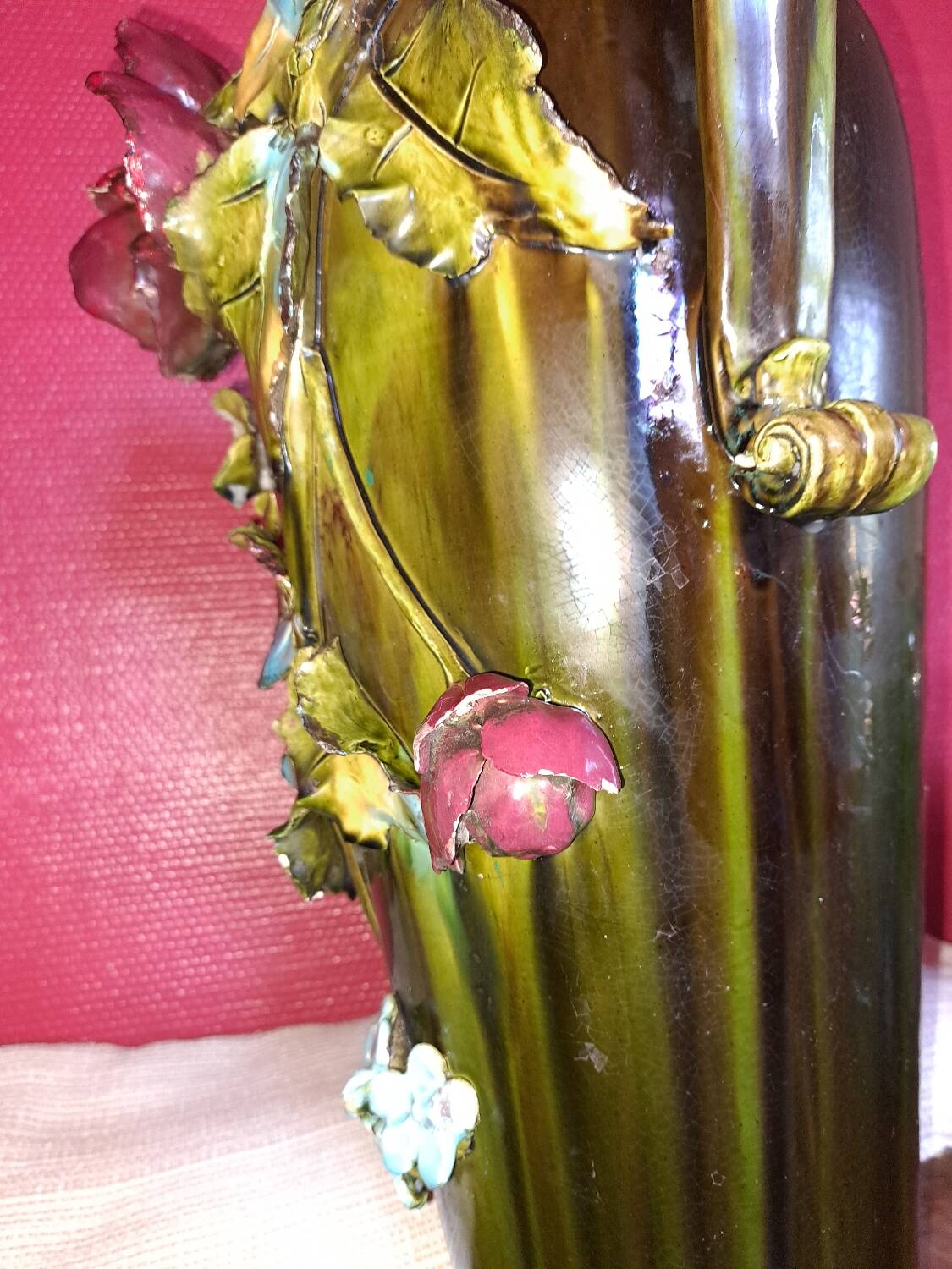 Grand Vase en Barbotine. XIX siècle.