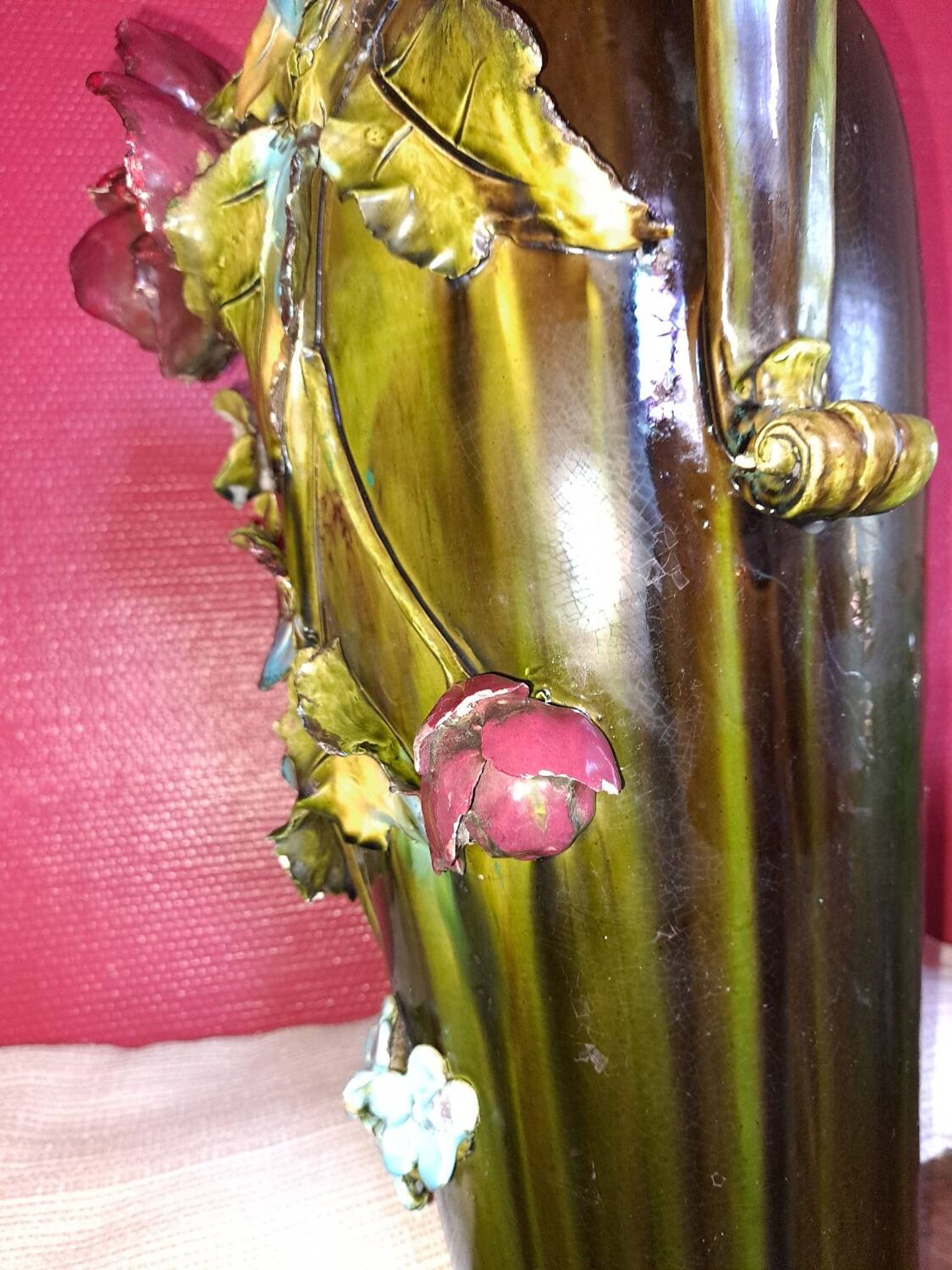 Grand Vase en Barbotine. XIX siècle.