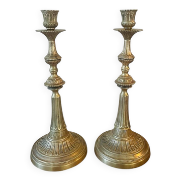 Paire de bougeoirs en laiton
