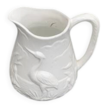 Carafe le héron en ceramique émaillée blanche barbotine