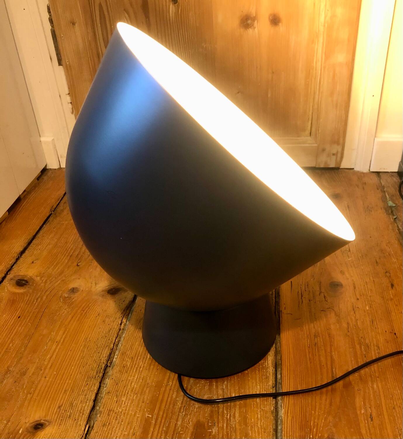 Lampe Ola Wihlborg XL bleu nuit