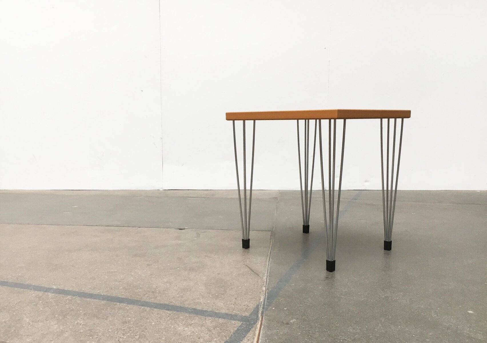 Vintage side table with hairpin legs from Denmark by Pin Age.