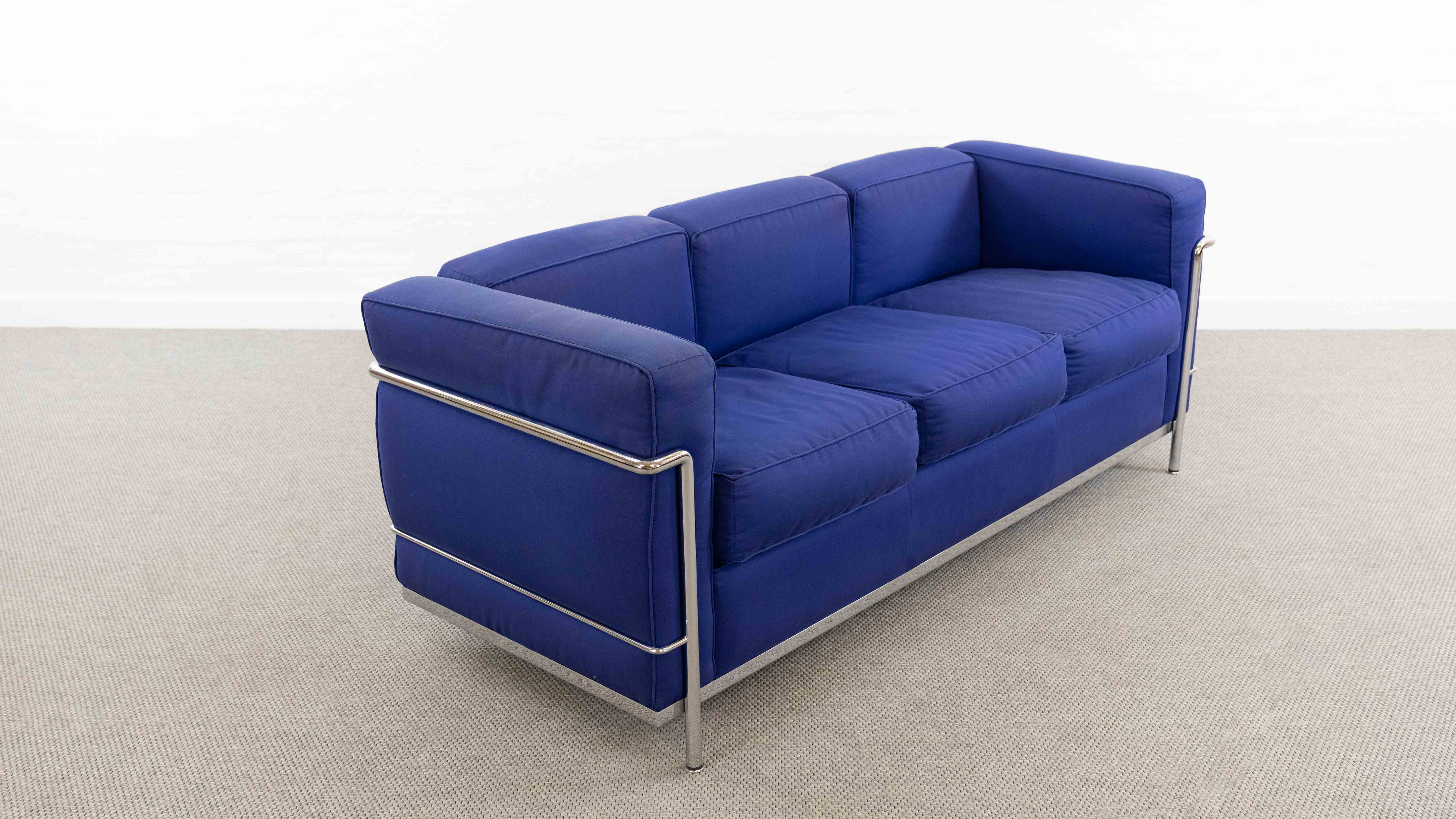 Cassina LC2 3seat Sofa by Charlotte Perriand, Le Corbusier and Pierre Jeanneret in blue fabrics