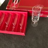 Ensemble de 24 verres en cristal d'Arques gravés modèle Matignon