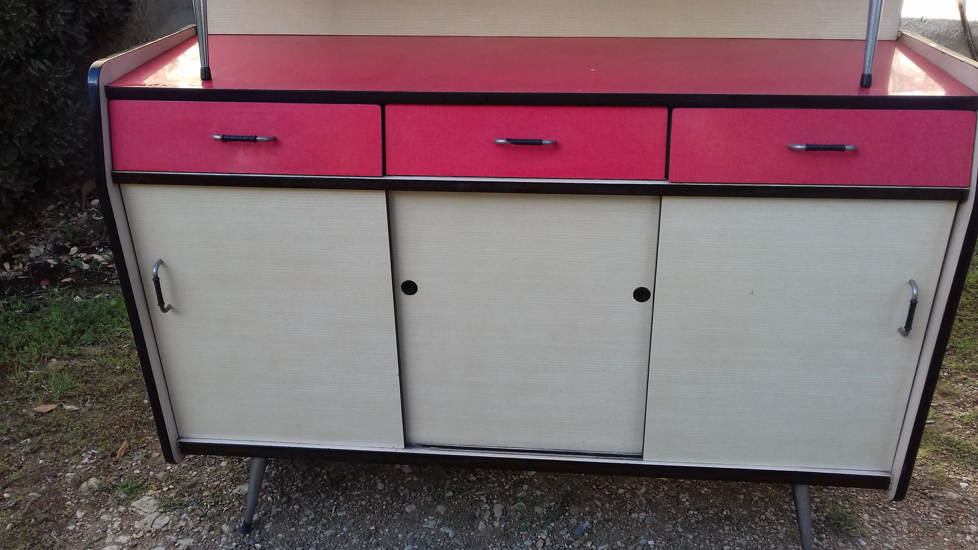 Formica kitchen buffet