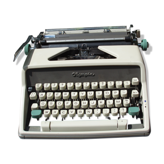 Machine a écrire Olympia fabriquée en Allemagne occidentale
