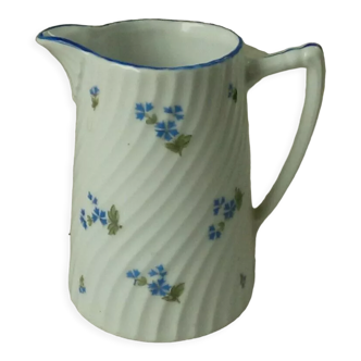 Pot a lait en porcelaine torsadee décor bleuet barbeau