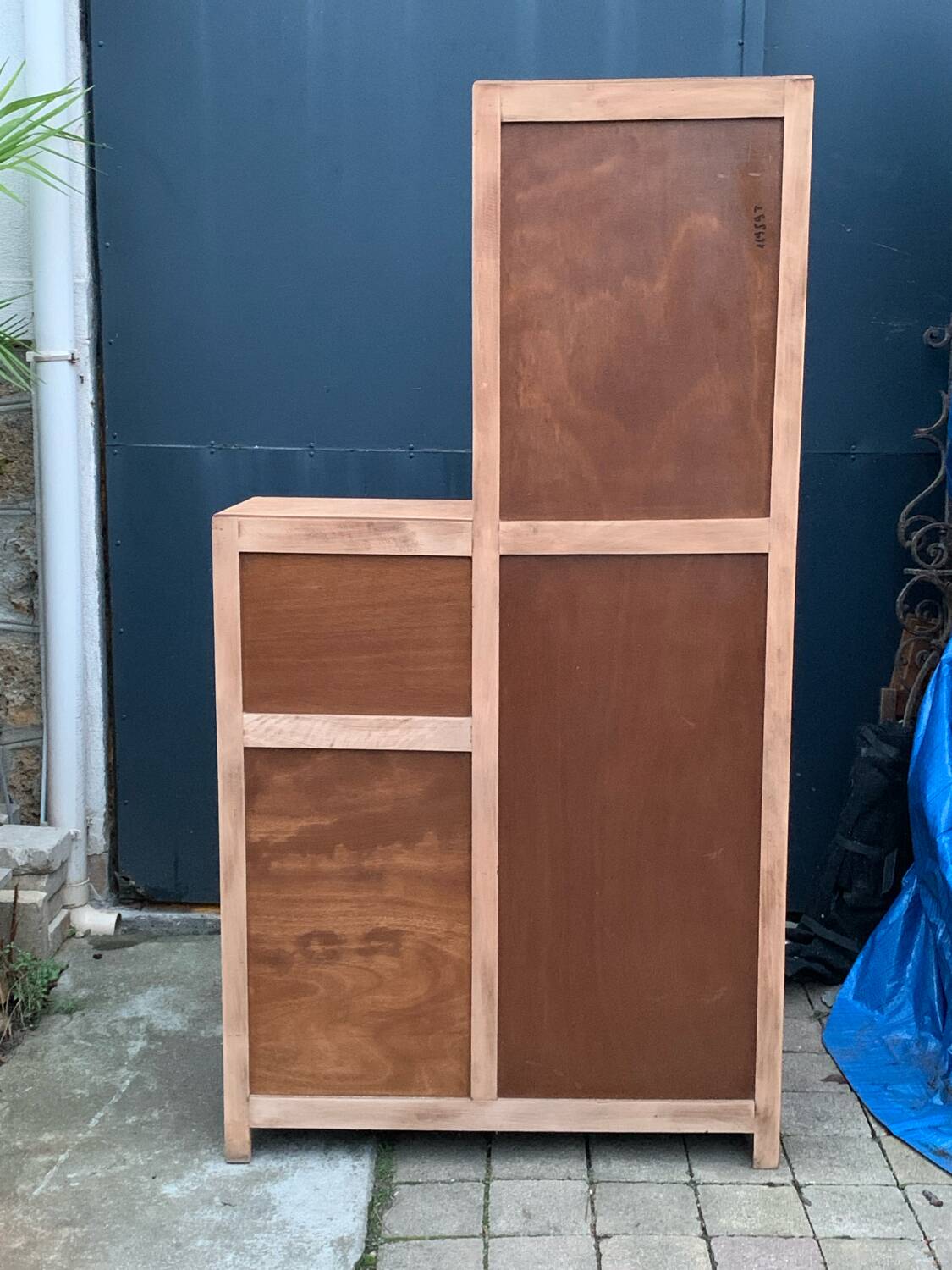 Armoire parisienne asymétrique bois brut 1950