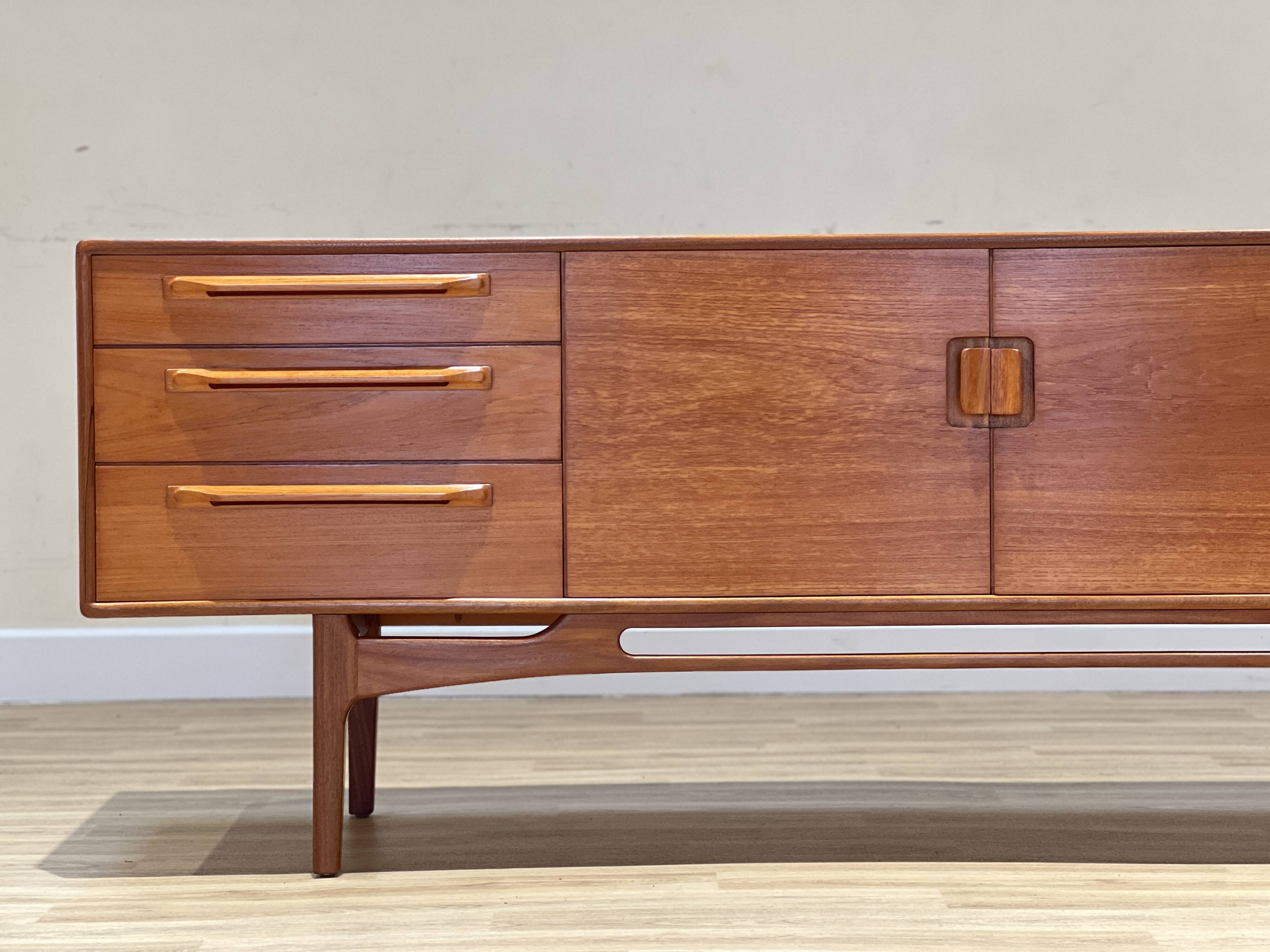 Buffet en teck par Beithcraft
